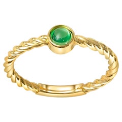 Kleiner Smaragd-Cabochon-Ring aus 14 Karat Gold.