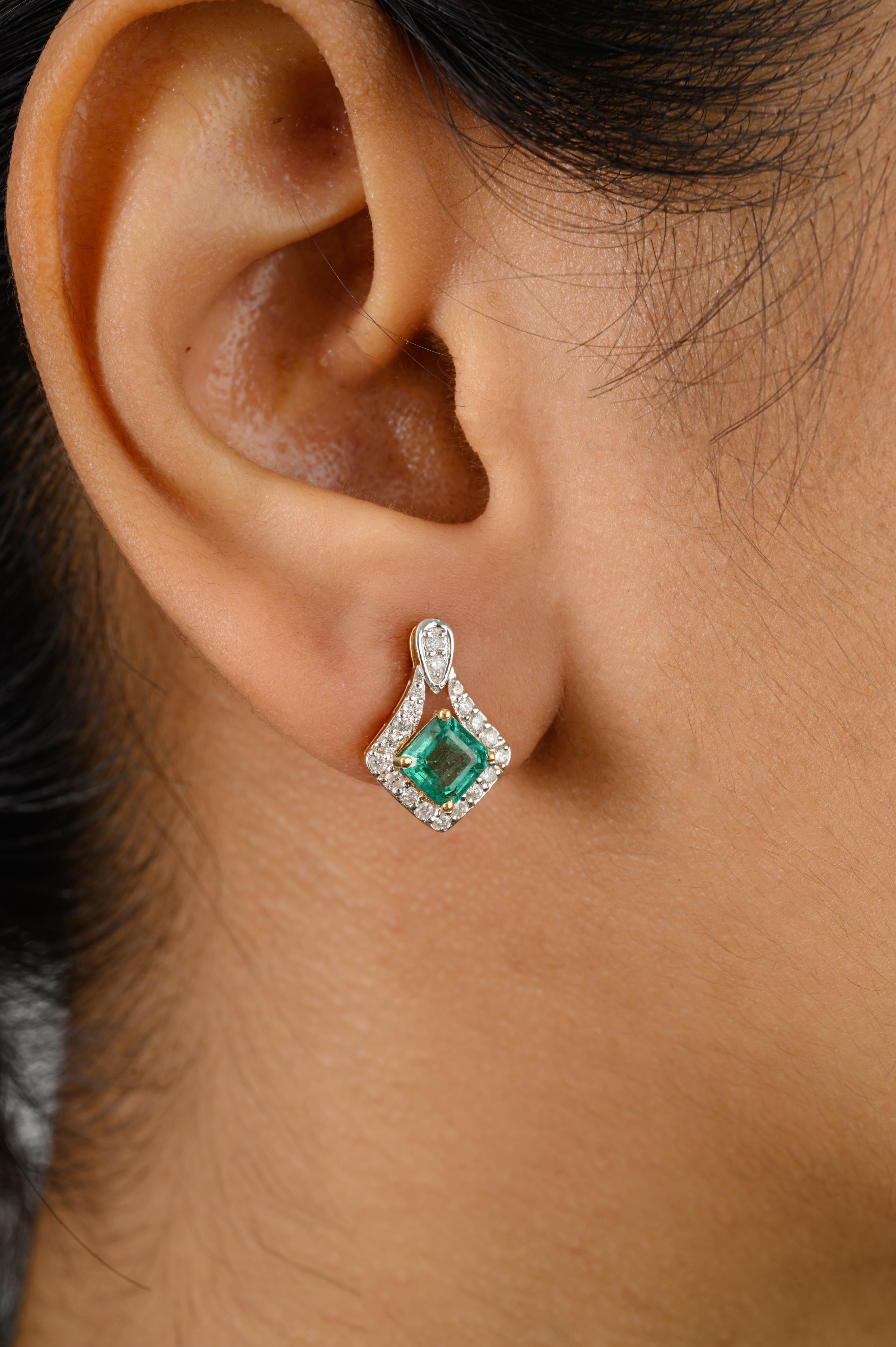Square Cut Small Emerald Diamond Stud Earrings in 18k Solid White Gold Everyday Jewelry For Sale