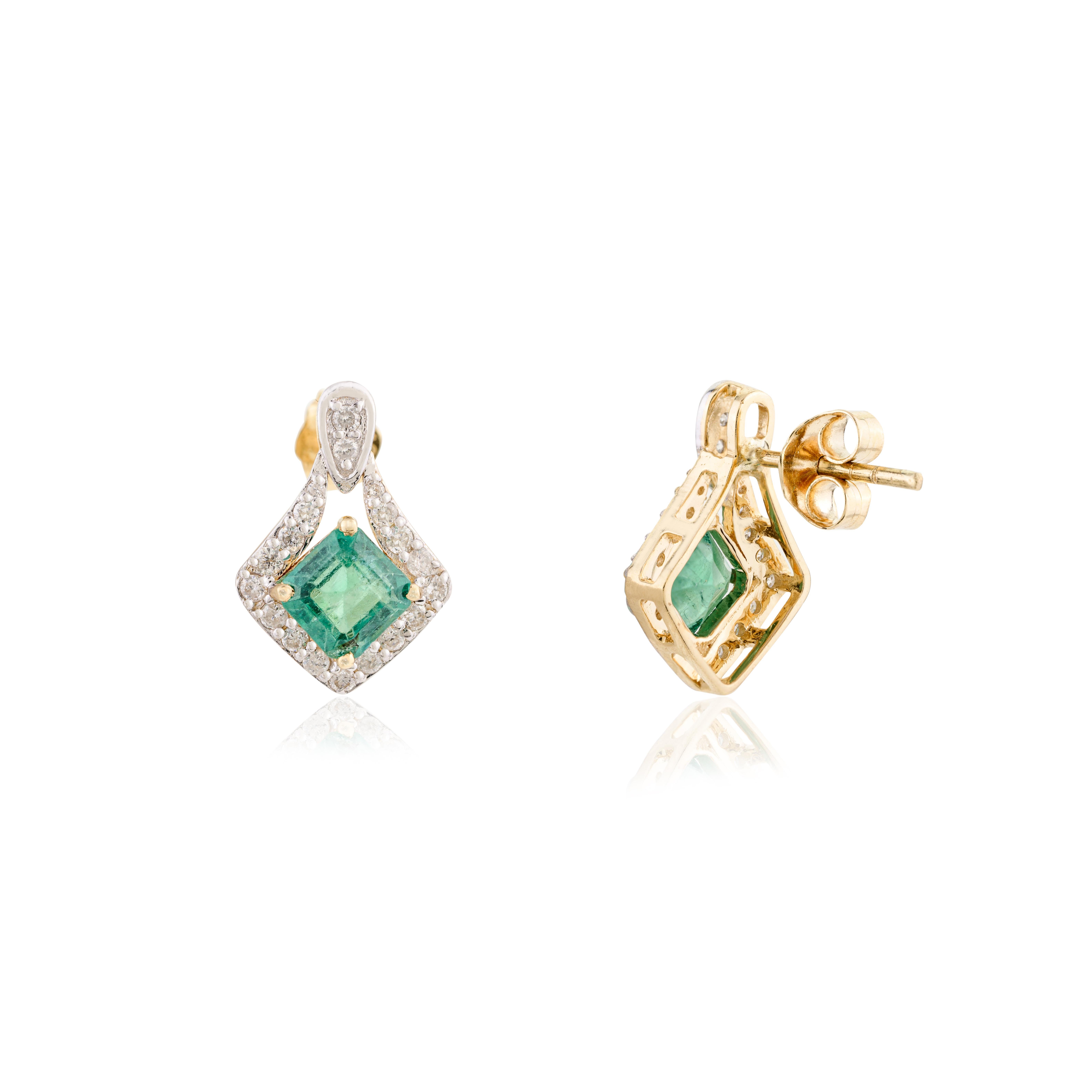 Women's Small Emerald Diamond Stud Earrings in 18k Solid White Gold Everyday Jewelry For Sale