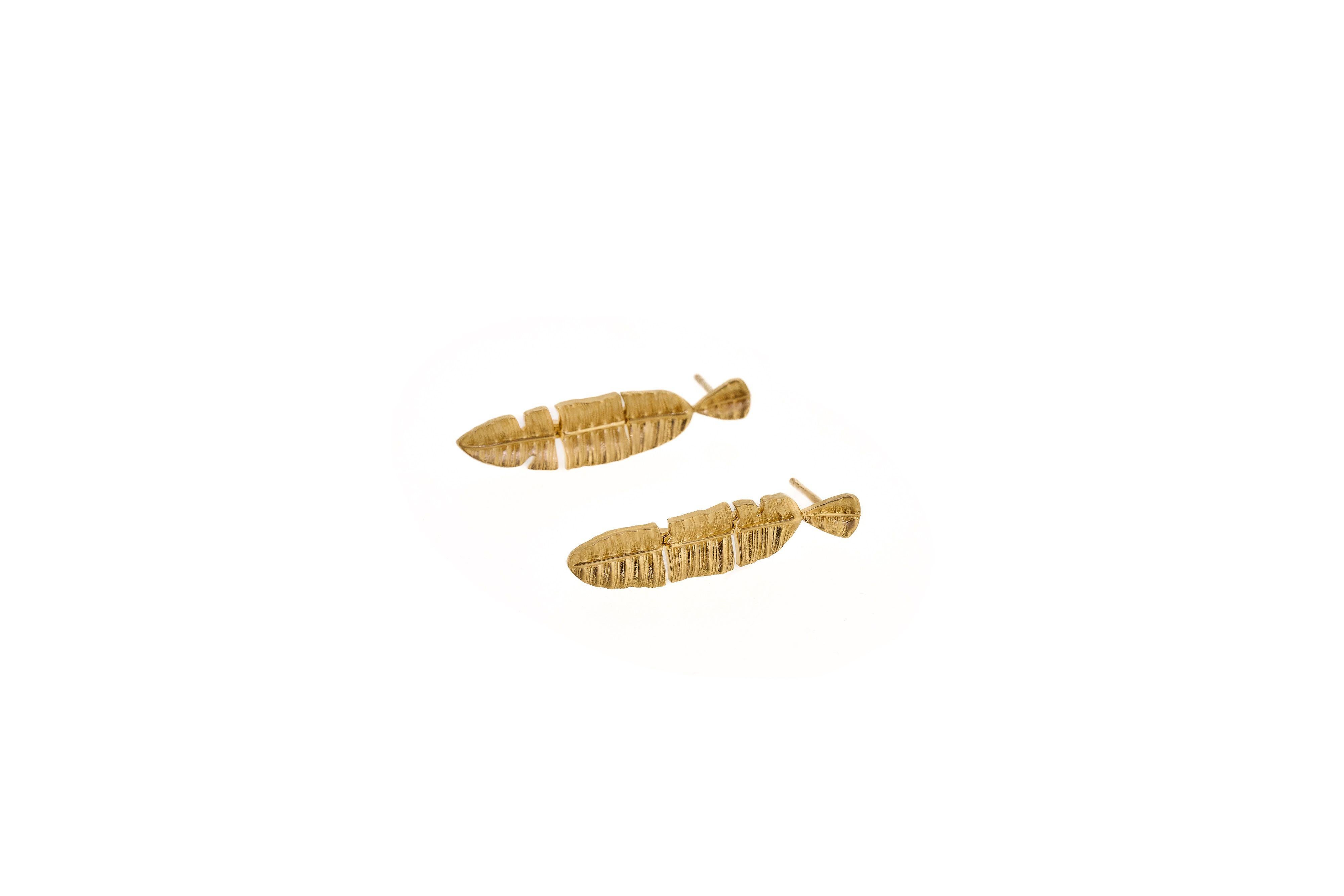 Small emerald leaf earrings in 18k yellow gold in vendita 1