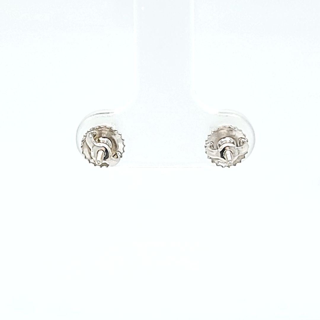 Small Emerald Stud Earrings In Good Condition For Sale In Coral Gables, FL