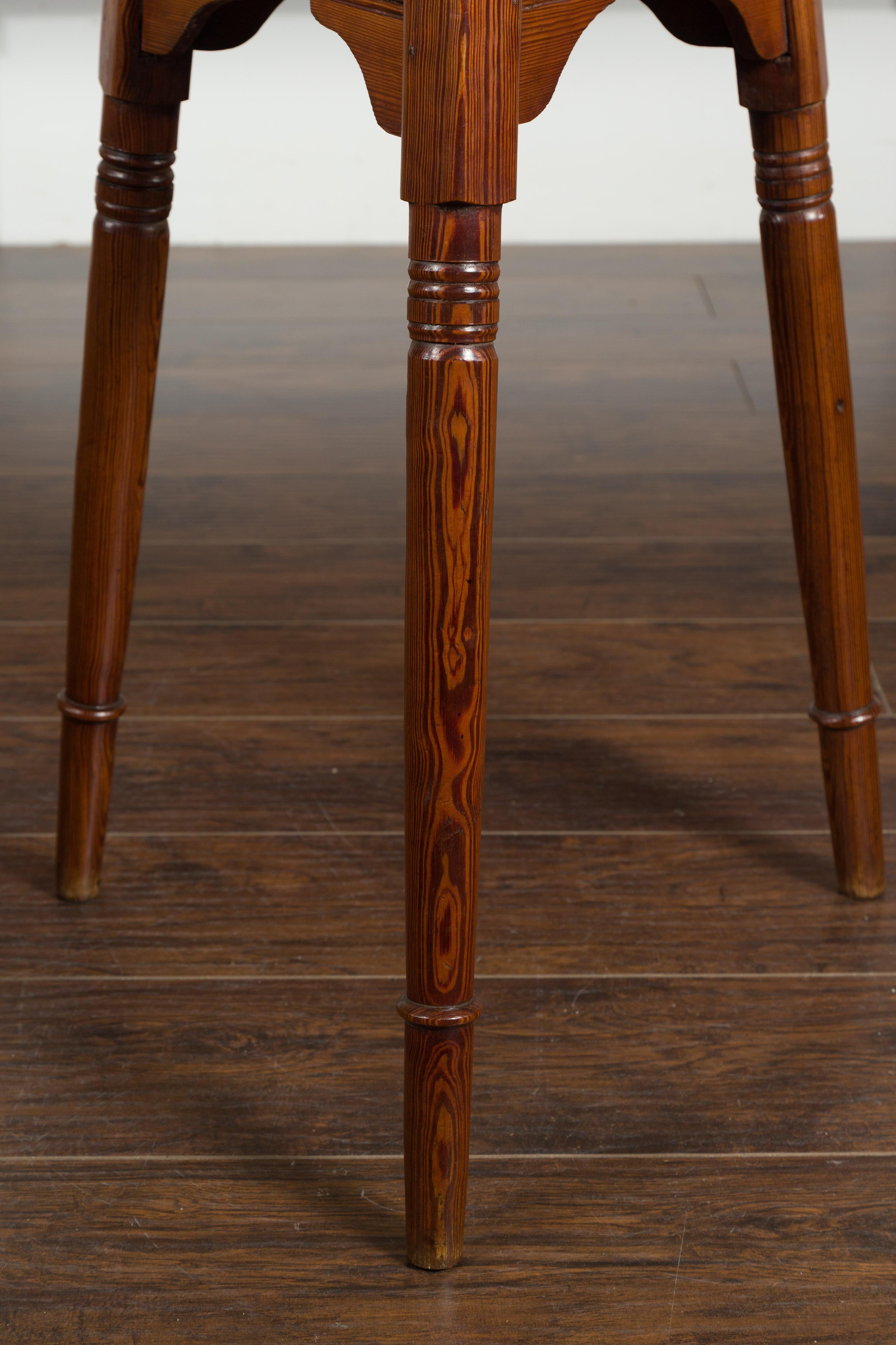 Small English 1840s Pine Cricket Table with Carved Apron and Turned Legs 1