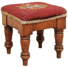 Small English 1880s Decorative Stool with Floral Needlepoint and Turned Legs
