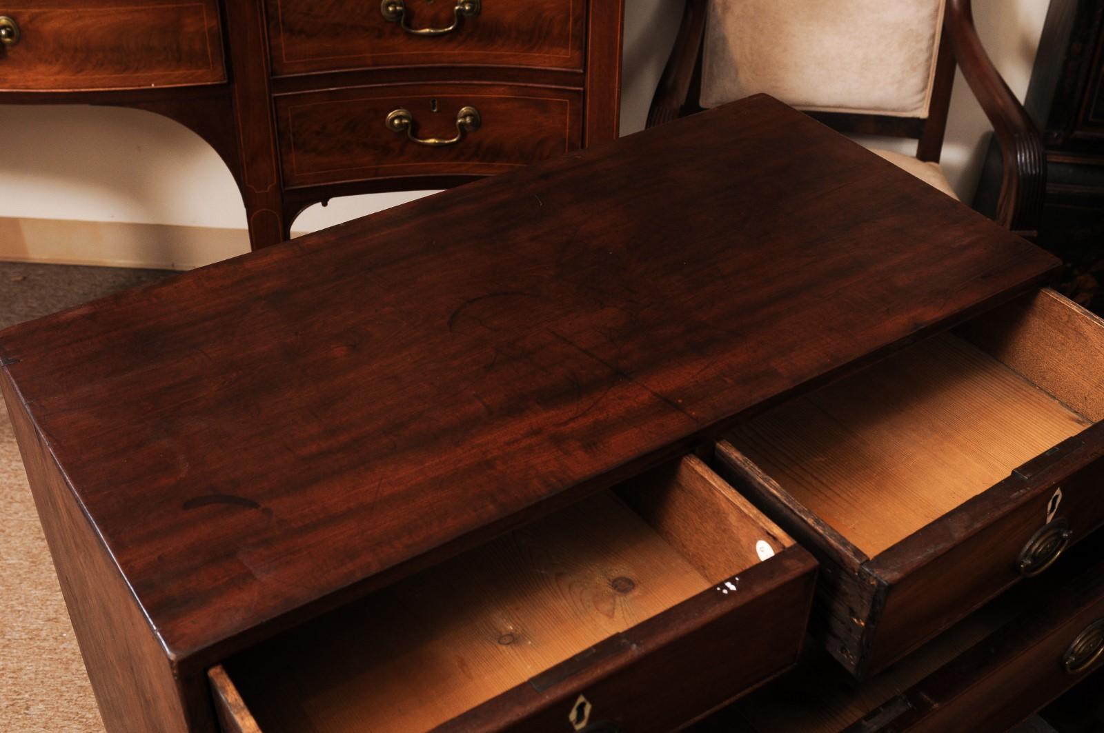 Small English 19th Century Bachelors Chest with 5 Drawers and Splayed Feet 2