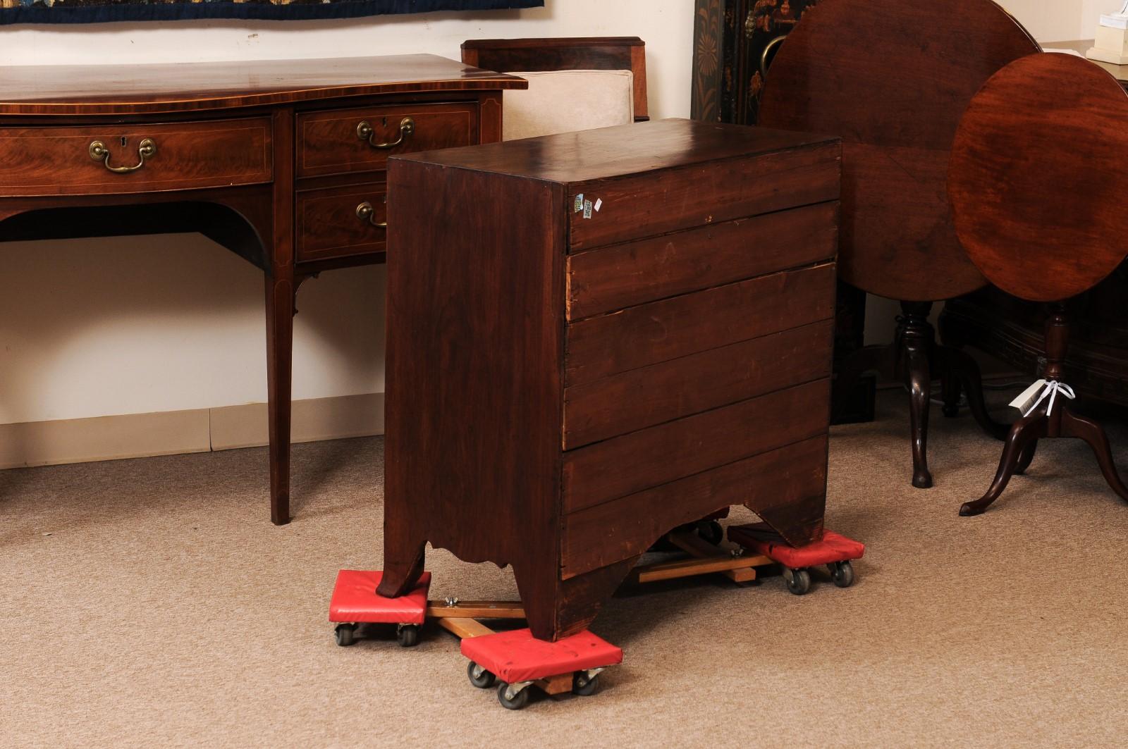 Small English 19th Century Bachelors Chest with 5 Drawers and Splayed Feet 6
