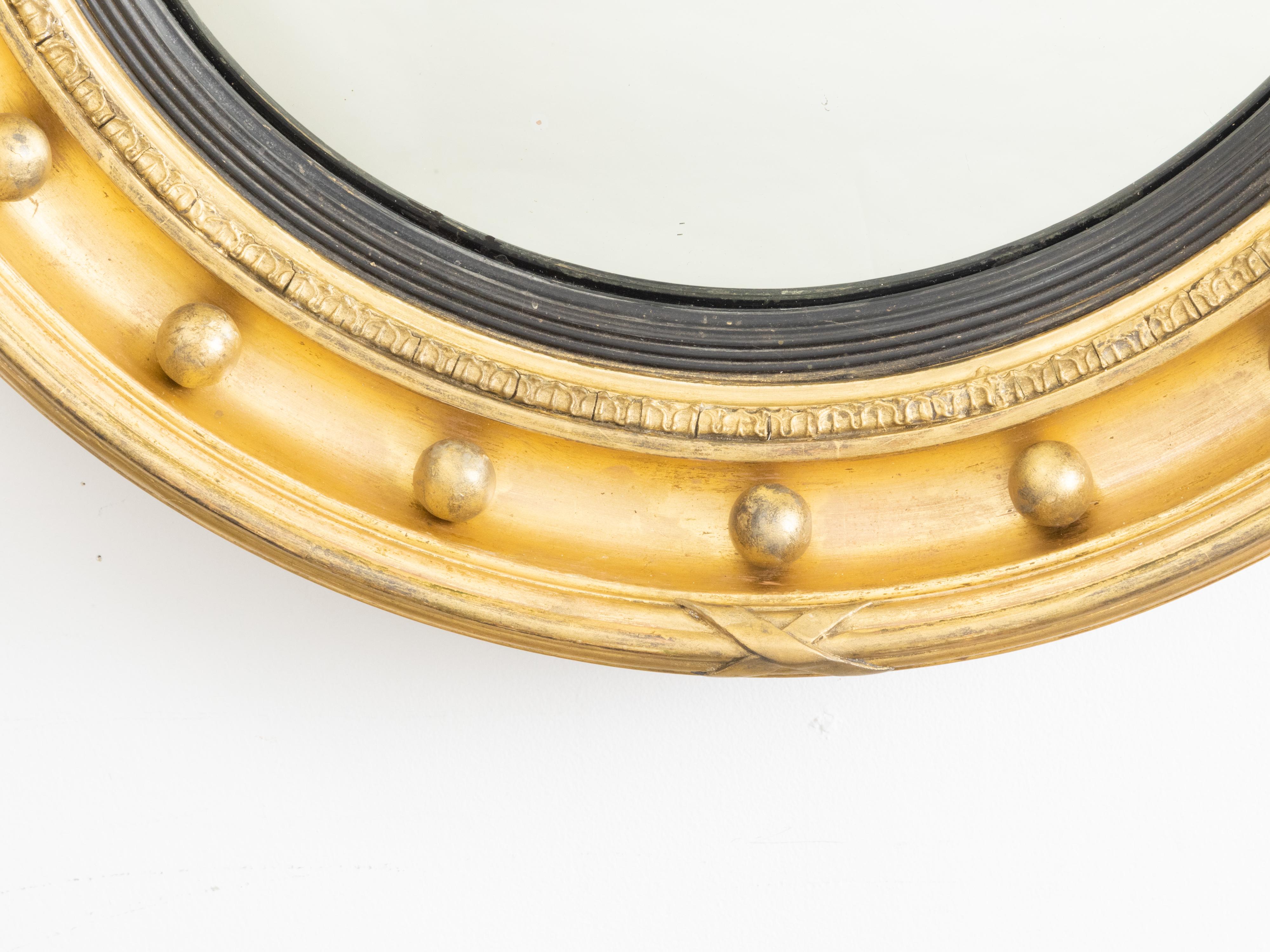 Anglais Petit miroir anglais du 19ème siècle en bois ébonisé et doré Girandole œil de bœuf