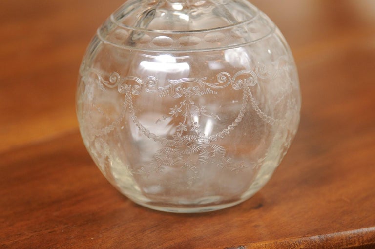 Small English 20th Century Glass Vanity Bottle with Silver Lid and Etched Design For Sale 2