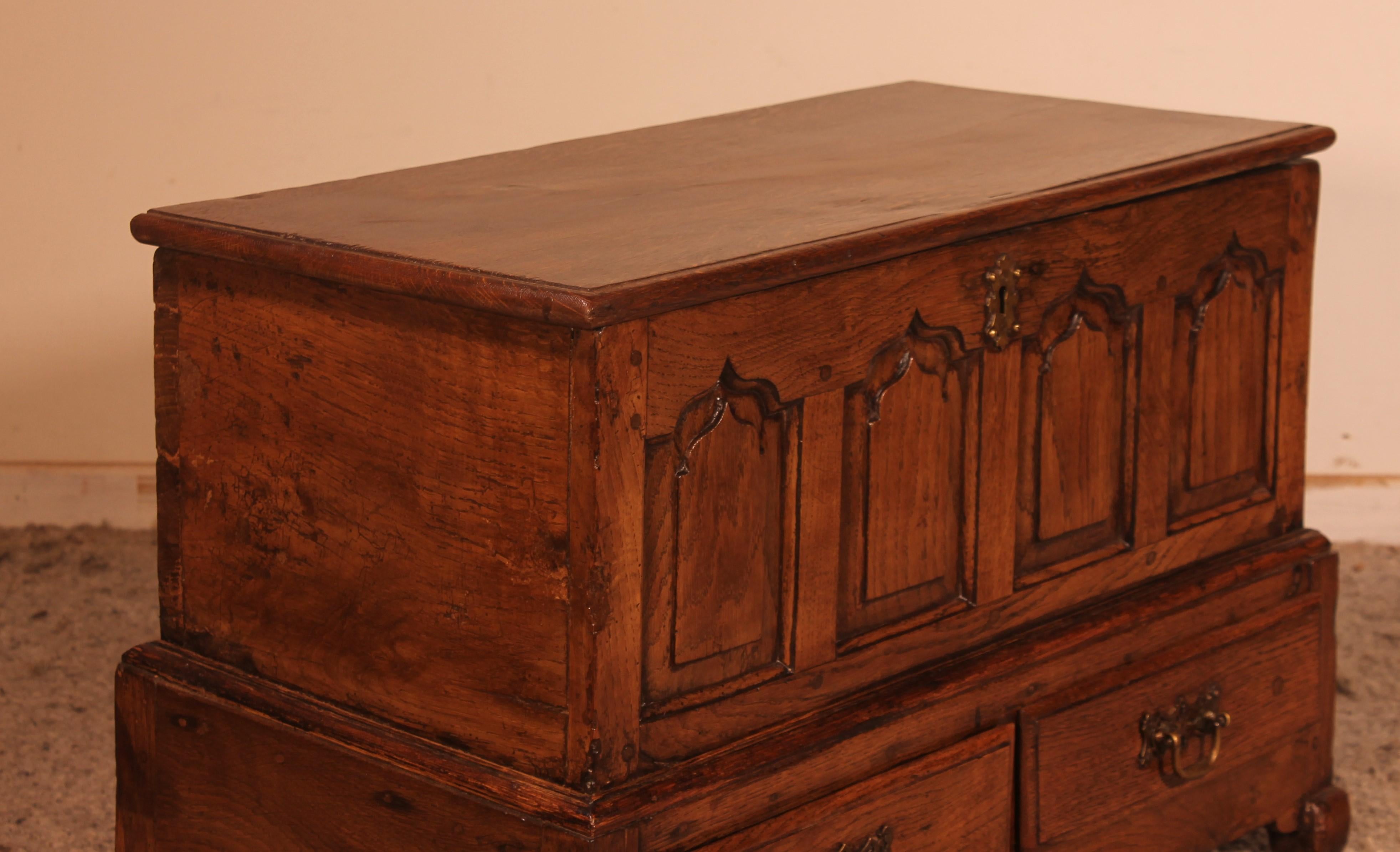 Small English Chest in Oak from the 18th Century For Sale 6