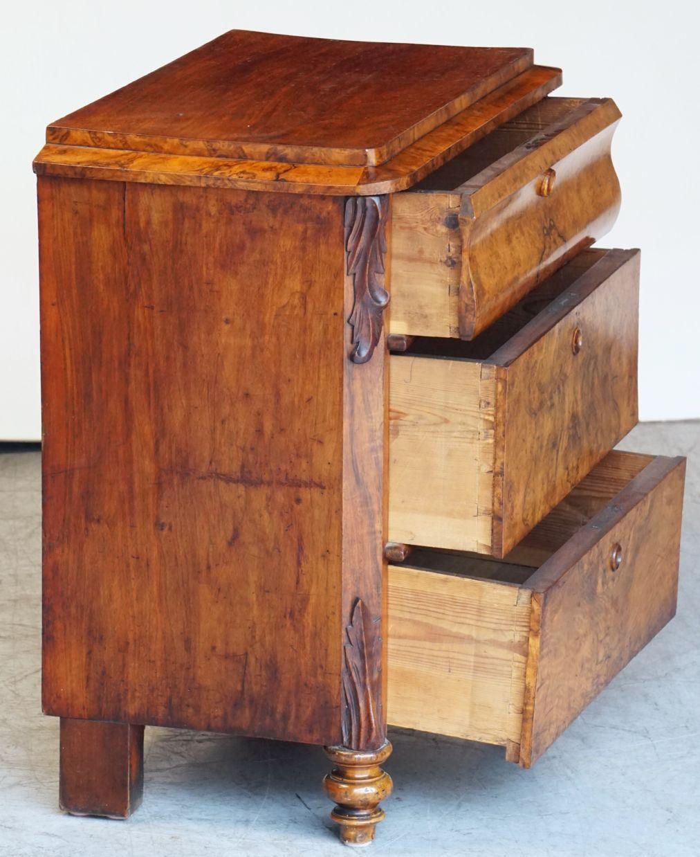 Small English Chest or Commode of Burr Walnut from the Edwardian Era In Good Condition In Austin, TX