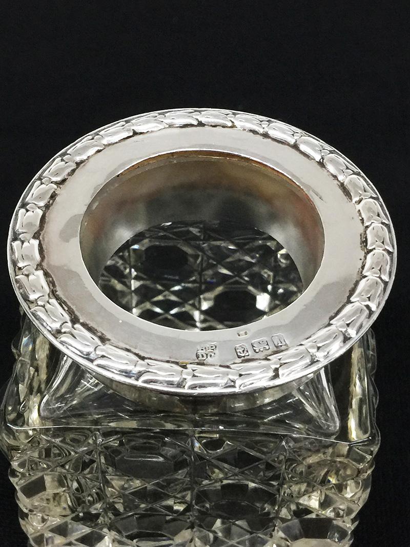 Small English Crystal and Silver Scent Bottle by Boots Pure Drug Company, 1908 In Good Condition For Sale In Delft, NL