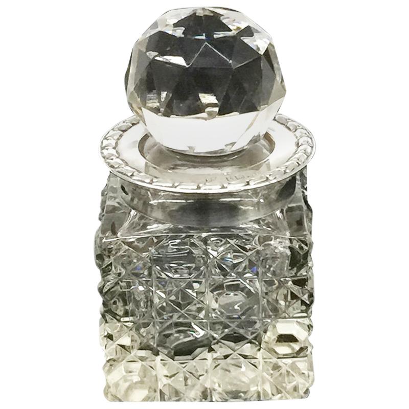 Pequeño frasco inglés de cristal y plata para esencias de la Boots Pure Drug Company, 1908