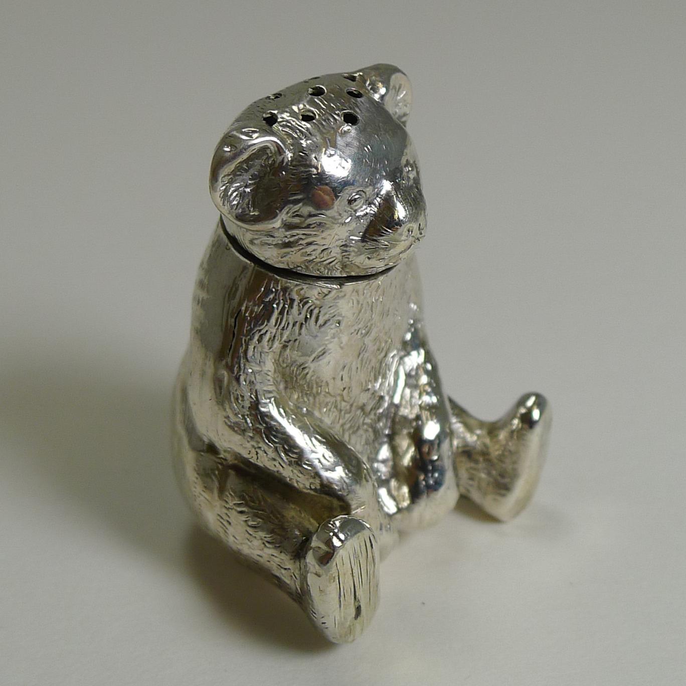 Small English Edwardian Sterling Silver Teddy Bear Pepperette / Pepper Pot In Good Condition In Bath, GB
