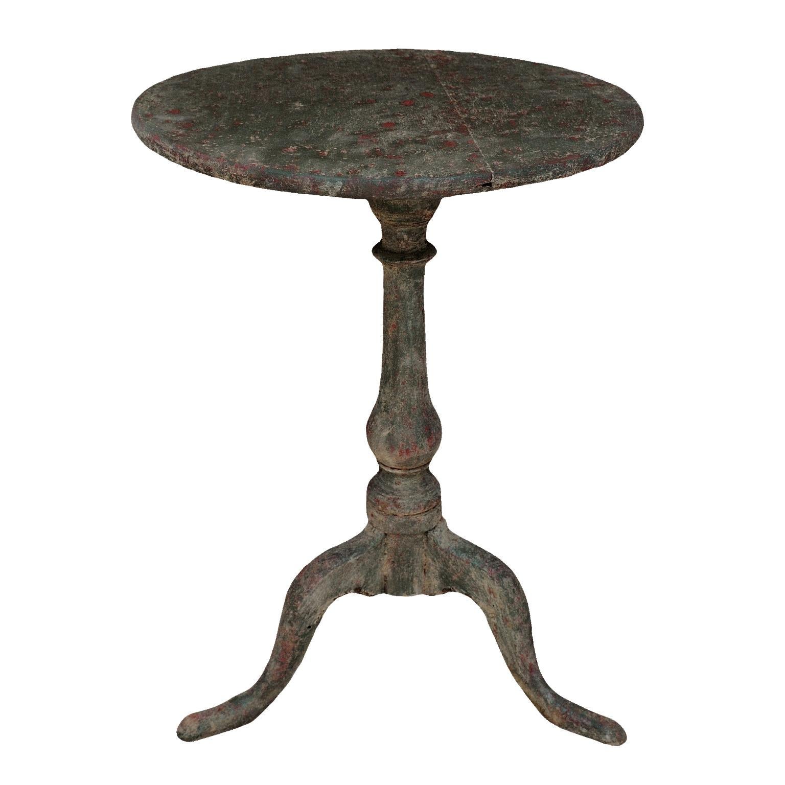 This is a beautifully proportioned small mid-18th century English George III painted tripod table with turned baluster column and standing on slender pad feet, circa 1760.
Paintwork refreshed.