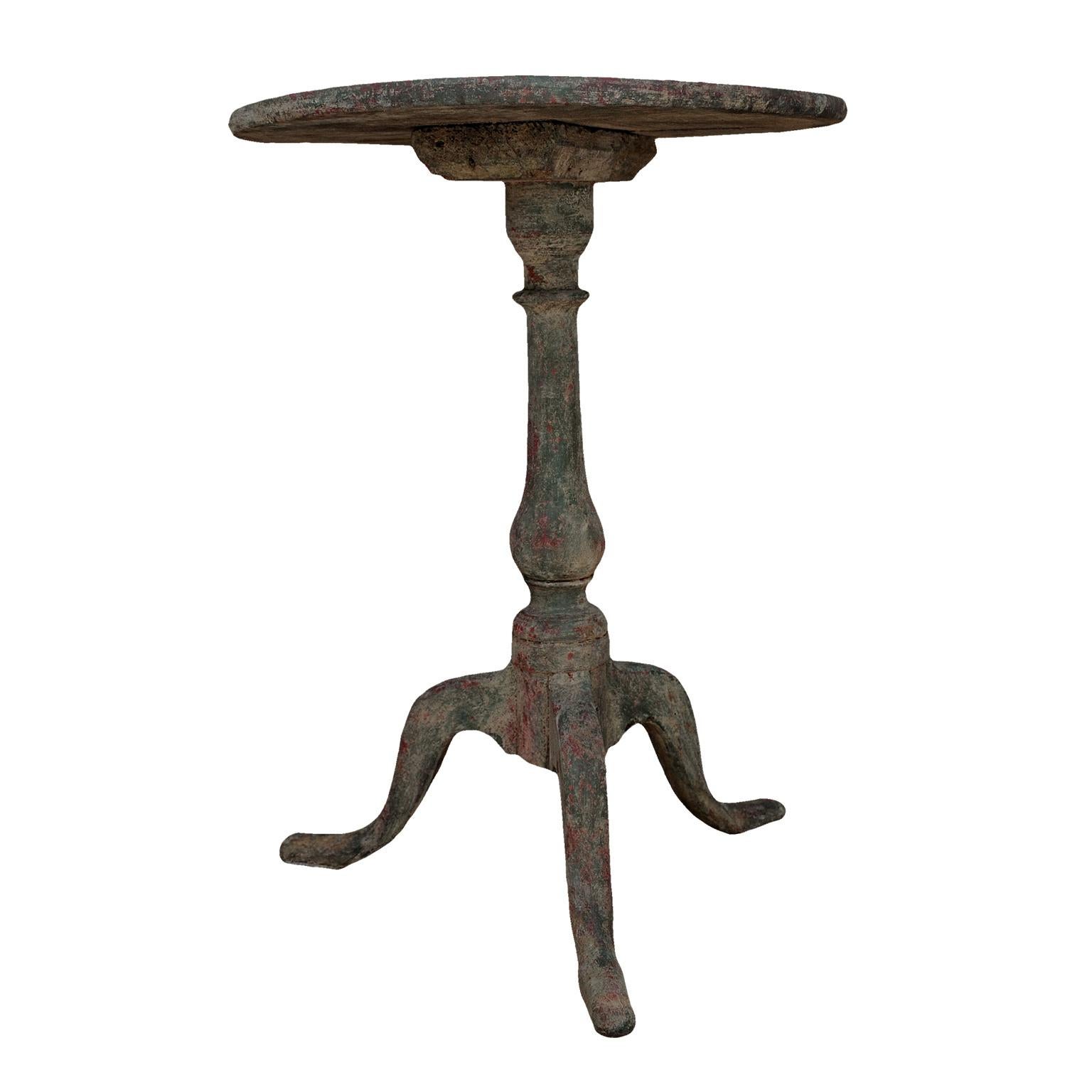 Small English George III Painted Tripod Table, circa 1760 In Good Condition For Sale In Tetbury, Gloucestershire