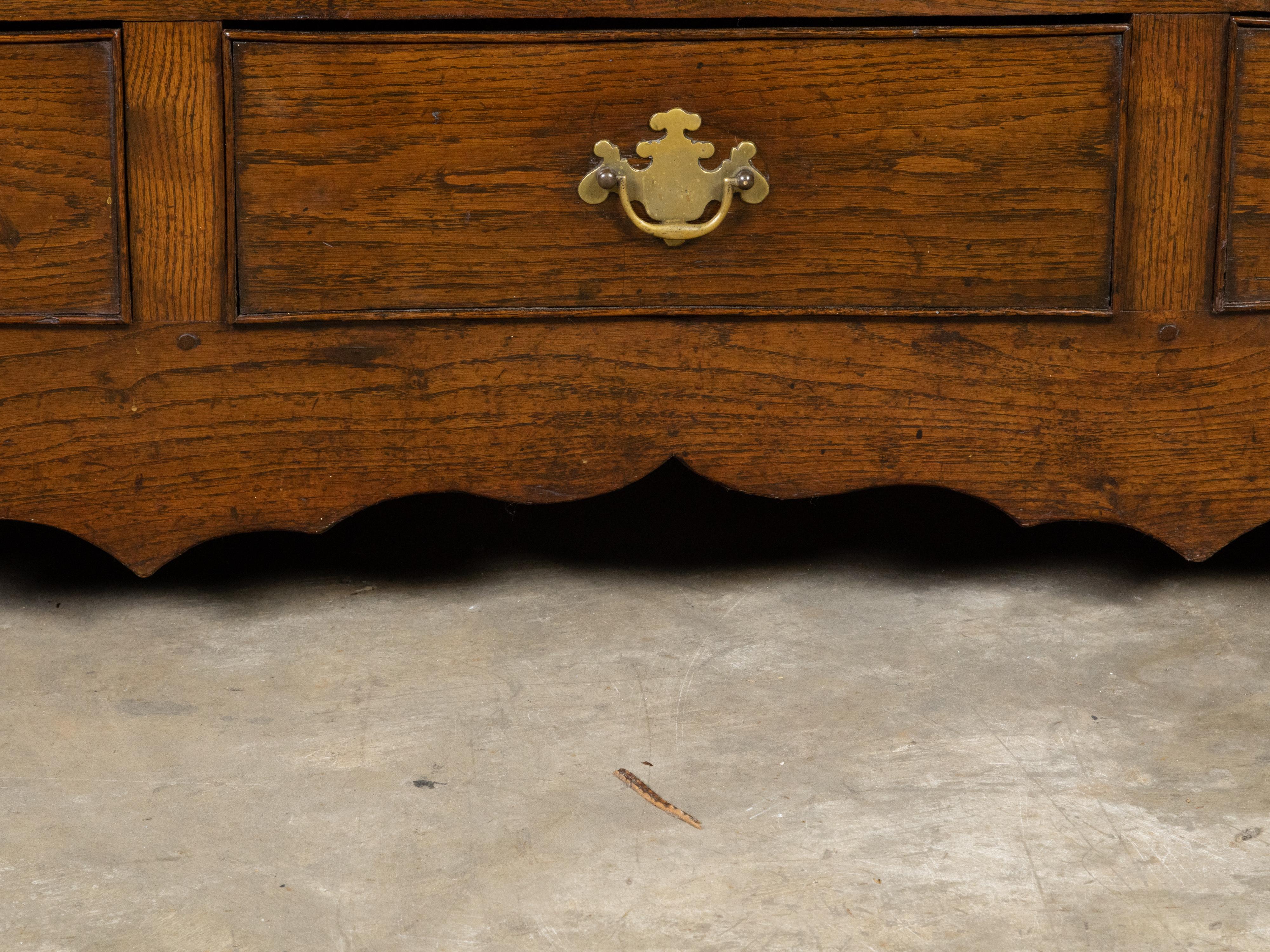 Small English Georgian Period 18th Century Oak Buffet with Carved Arching Motifs For Sale 5