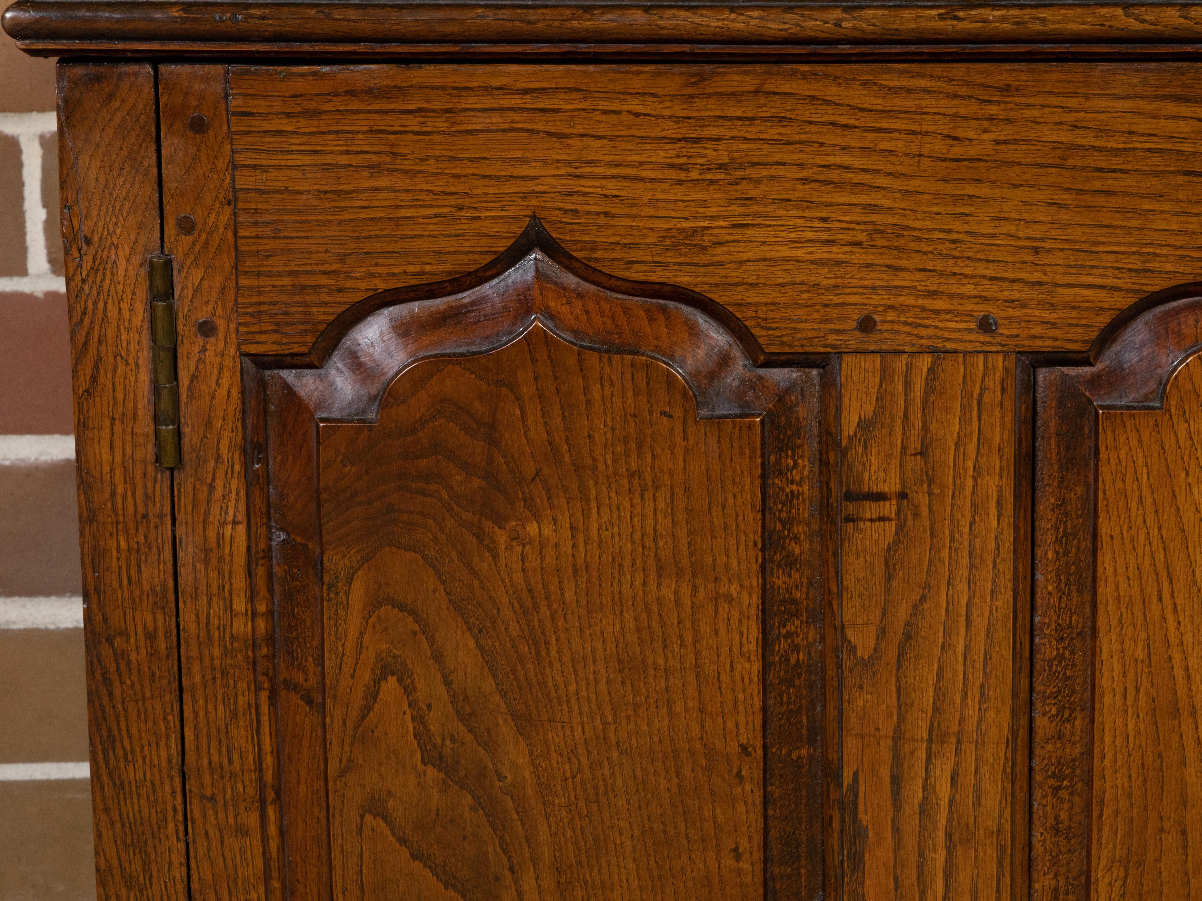 Small English Georgian Period 18th Century Oak Buffet with Carved Arching Motifs For Sale 8