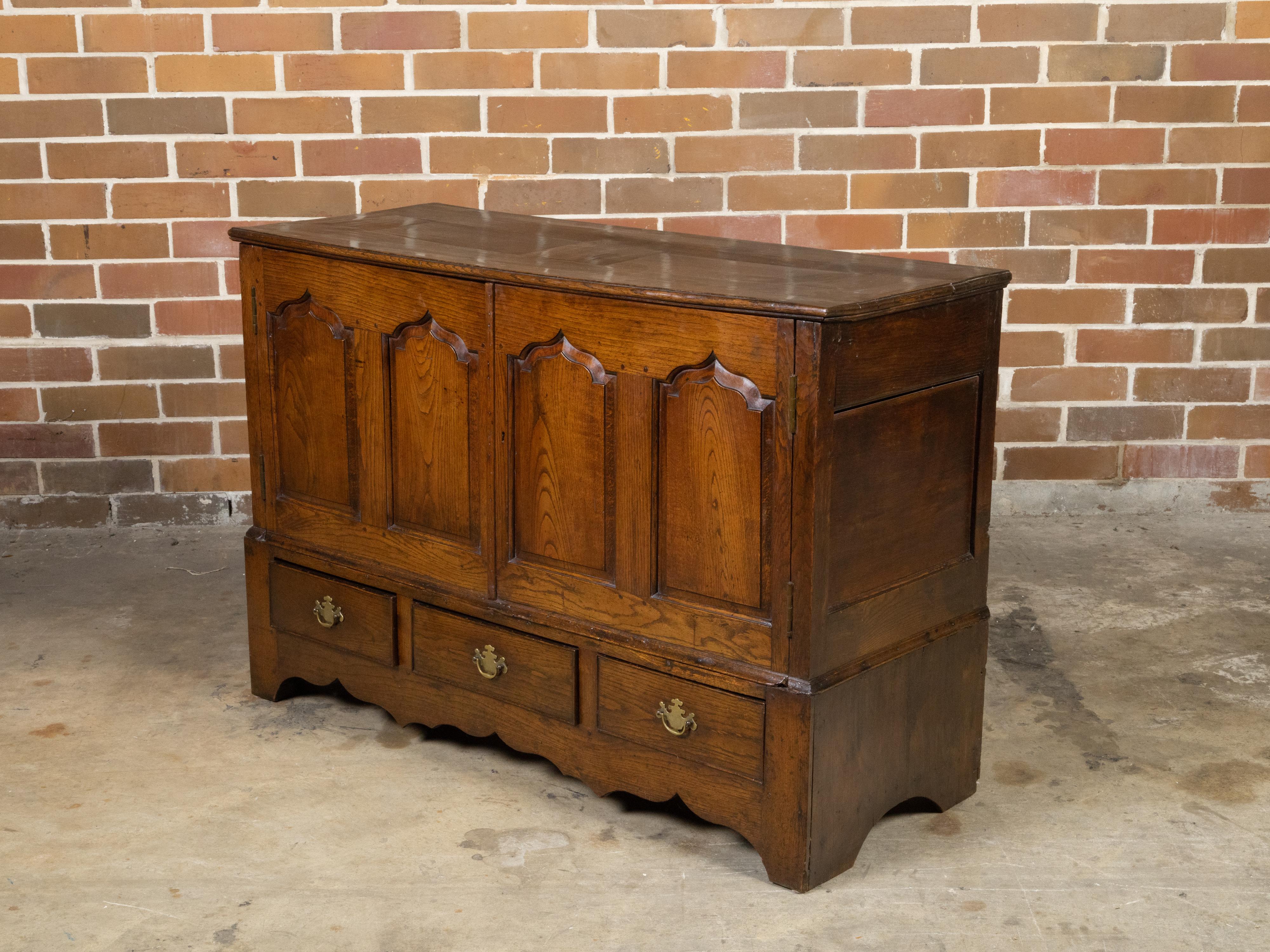 18th Century and Earlier Small English Georgian Period 18th Century Oak Buffet with Carved Arching Motifs For Sale
