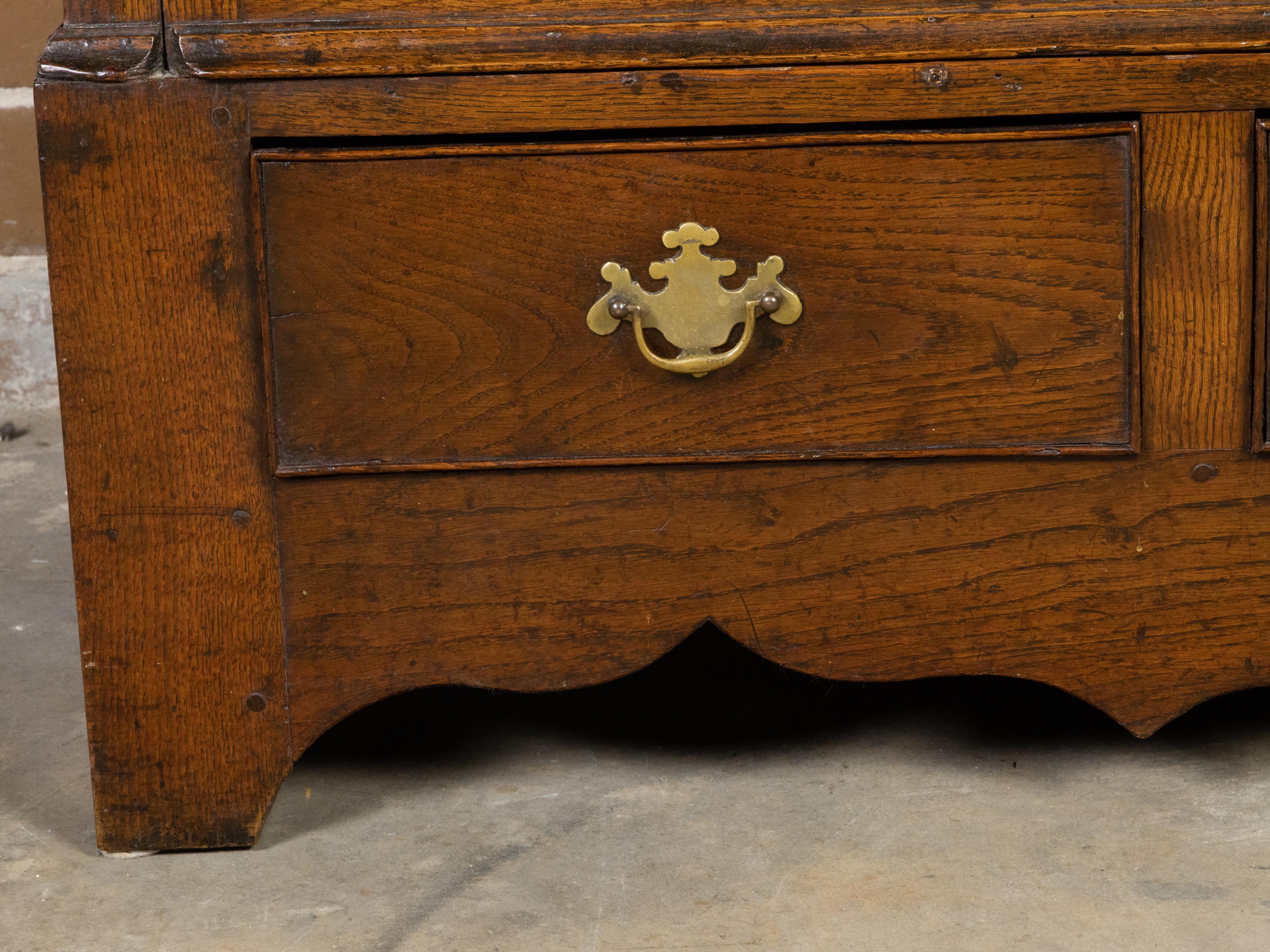 Small English Georgian Period 18th Century Oak Buffet with Carved Arching Motifs For Sale 4