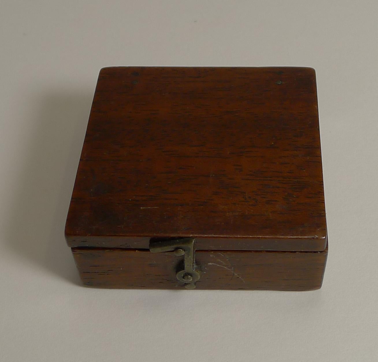 Small English Georgian Pocket Compass circa 1800 in Mahogany Case 4