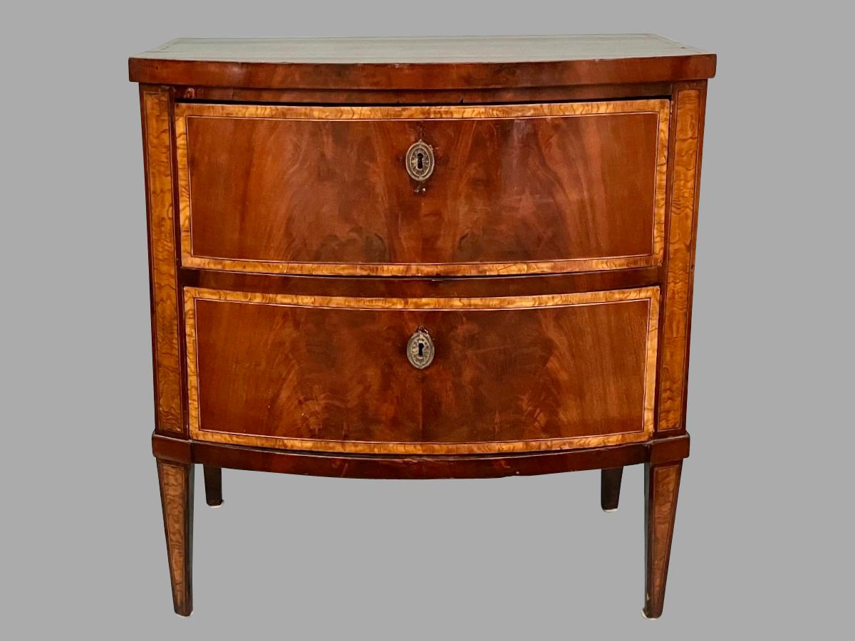 Small English Hepplewhite Period Inlaid Mahogany Two Drawer Bowfront Chest In Good Condition In San Francisco, CA