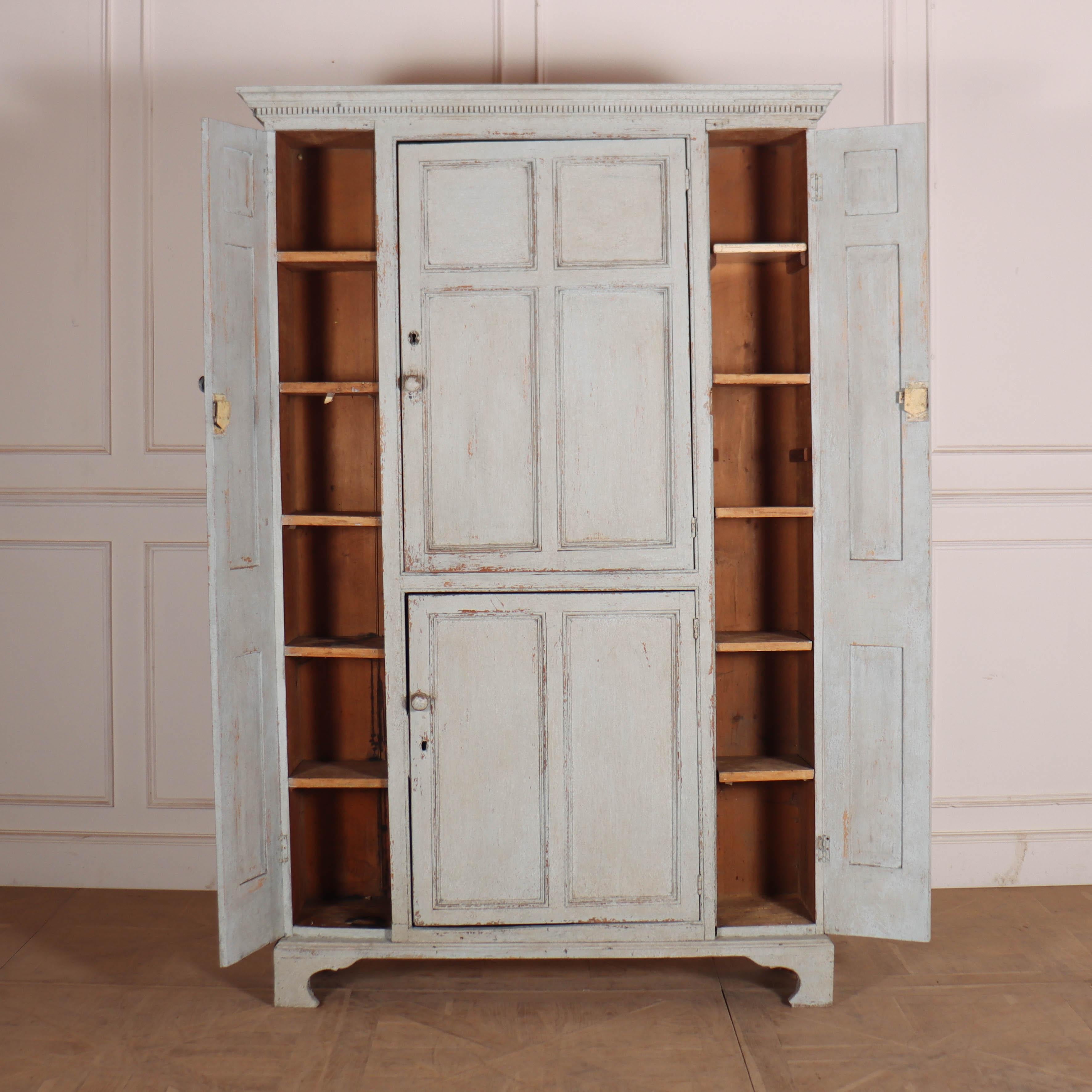Small English Housekeepers Cupboard In Good Condition For Sale In Leamington Spa, Warwickshire