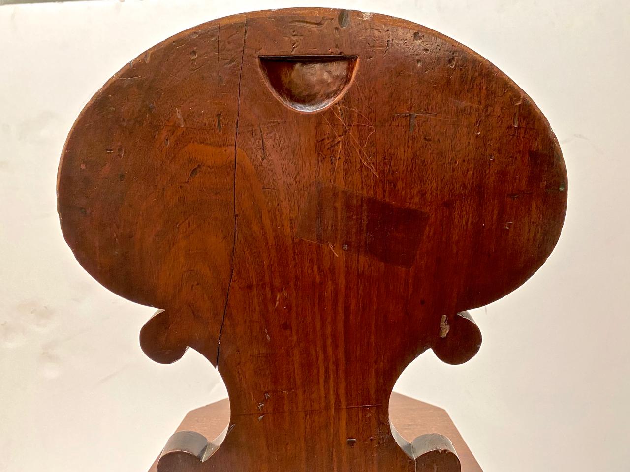 Small English Mahogany Hall Chair, 19th Century In Good Condition In Pasadena, CA