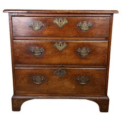 Small English Oak Chest of Drawers Cica 1750