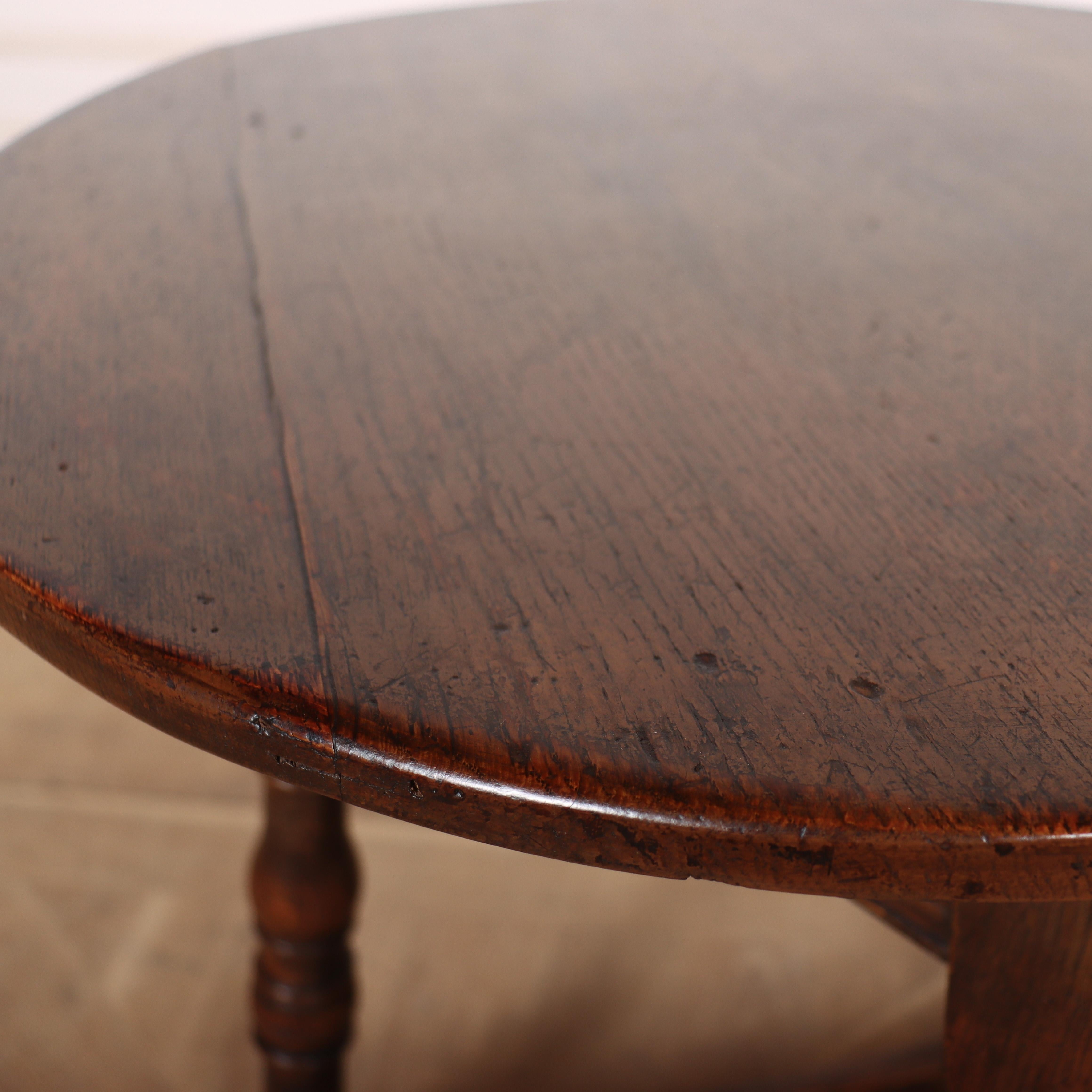 Small English Oak Cricket Table In Good Condition In Leamington Spa, Warwickshire