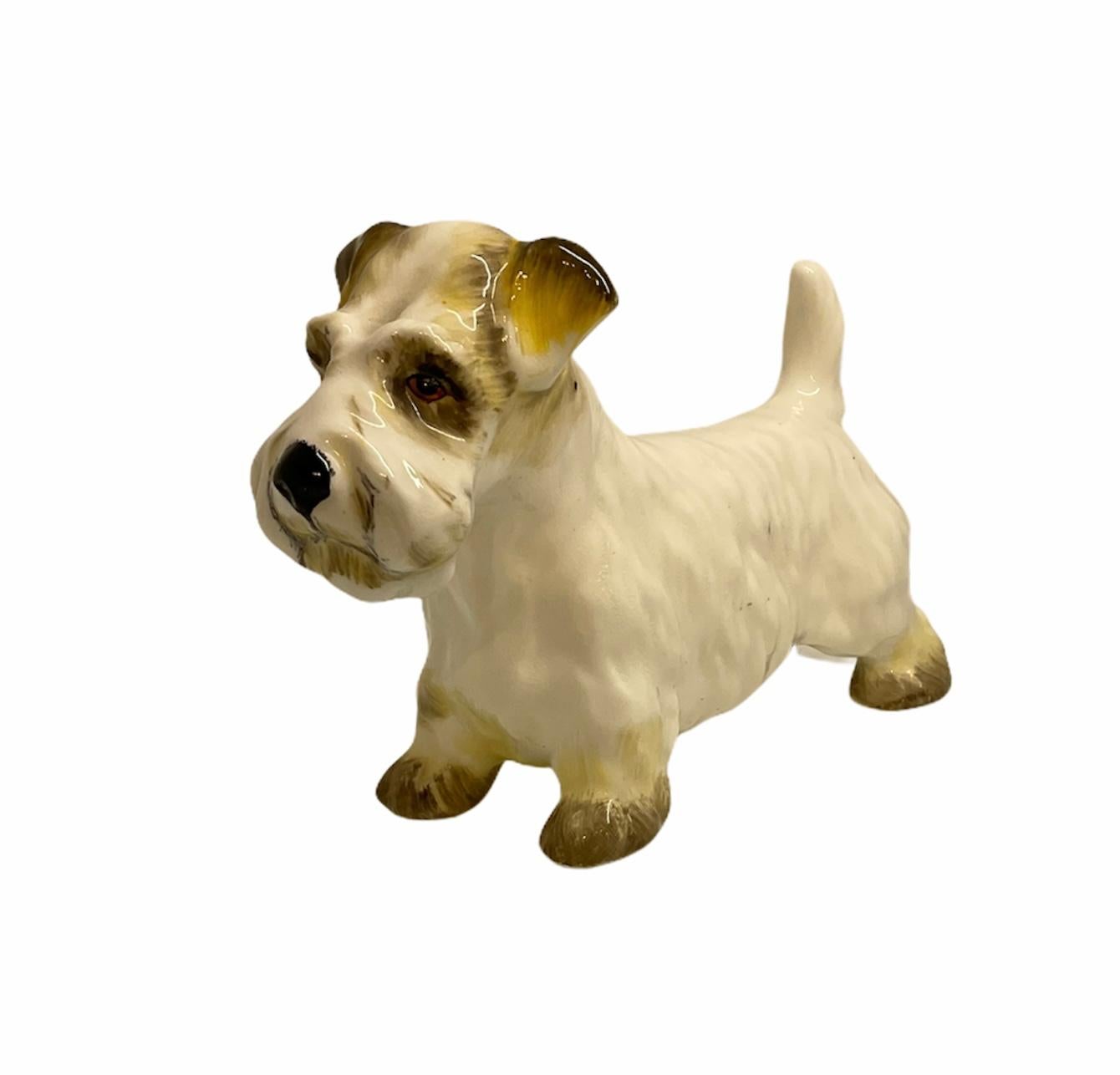 Petite porcelaine anglaise représentant un chien écossais en vente 2