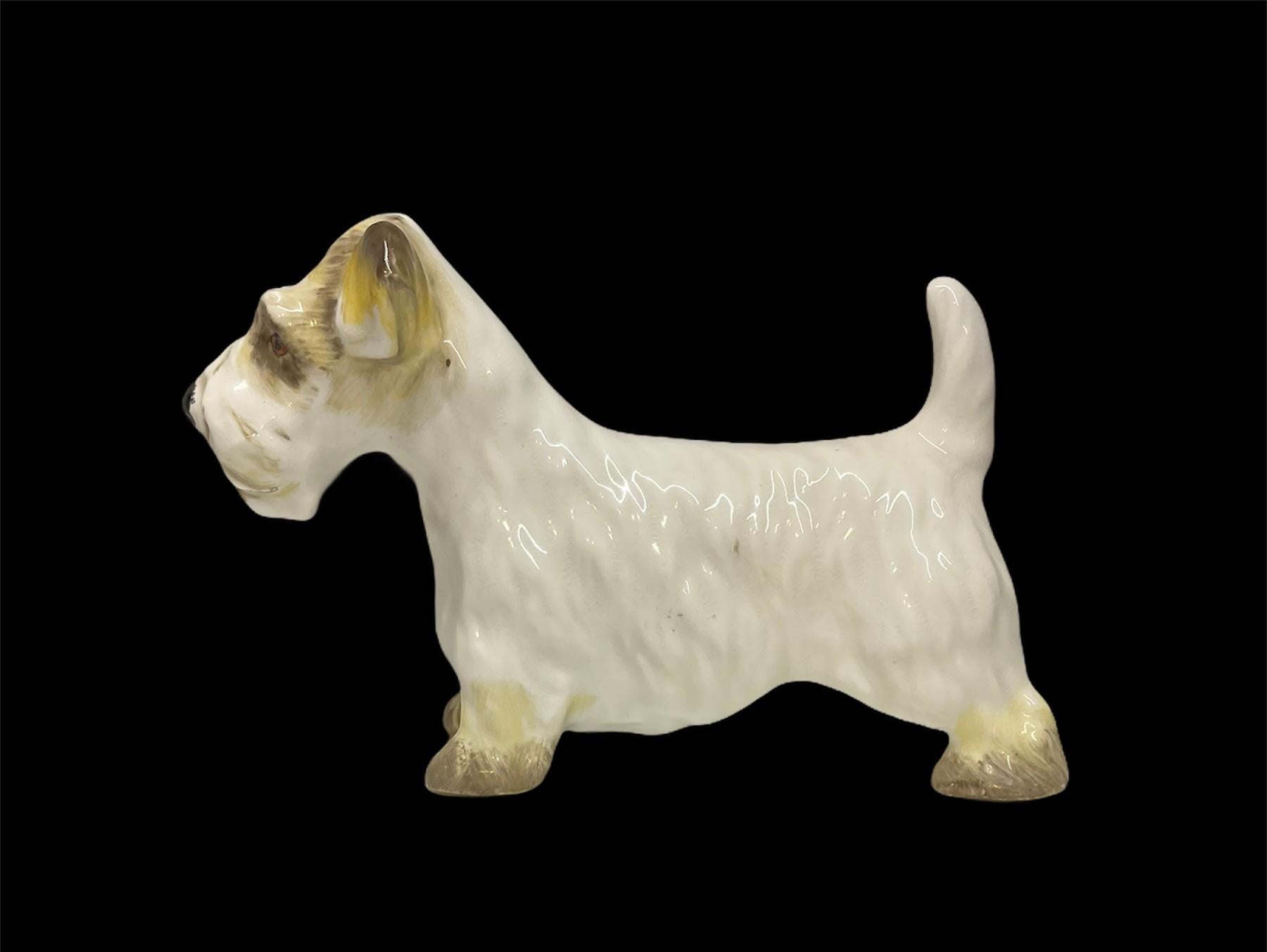 Petite porcelaine anglaise représentant un chien écossais en vente 1