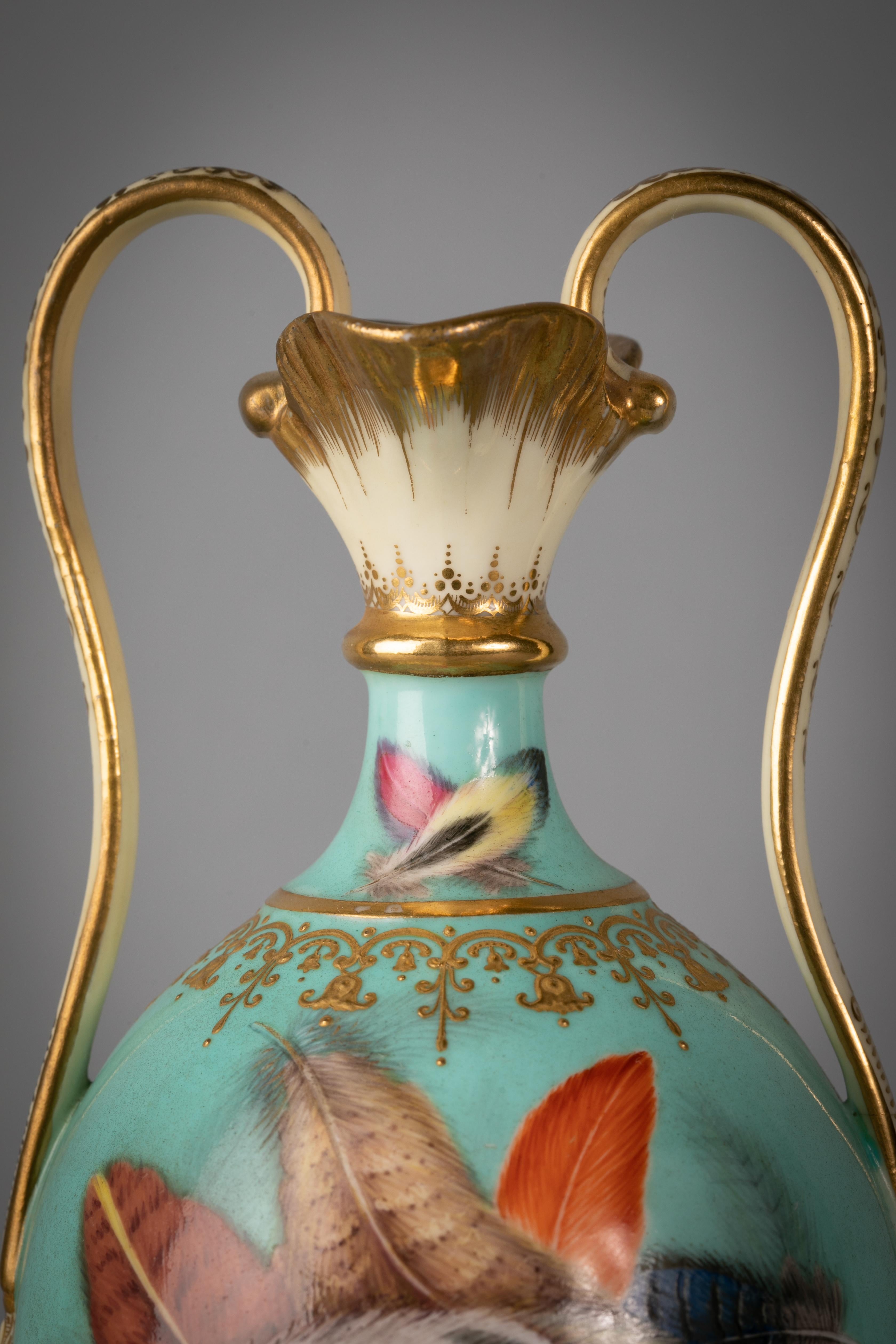 Small English Porcelain Two-Handled Vase with Feathers, Minton, circa 1840 In Good Condition For Sale In New York, NY