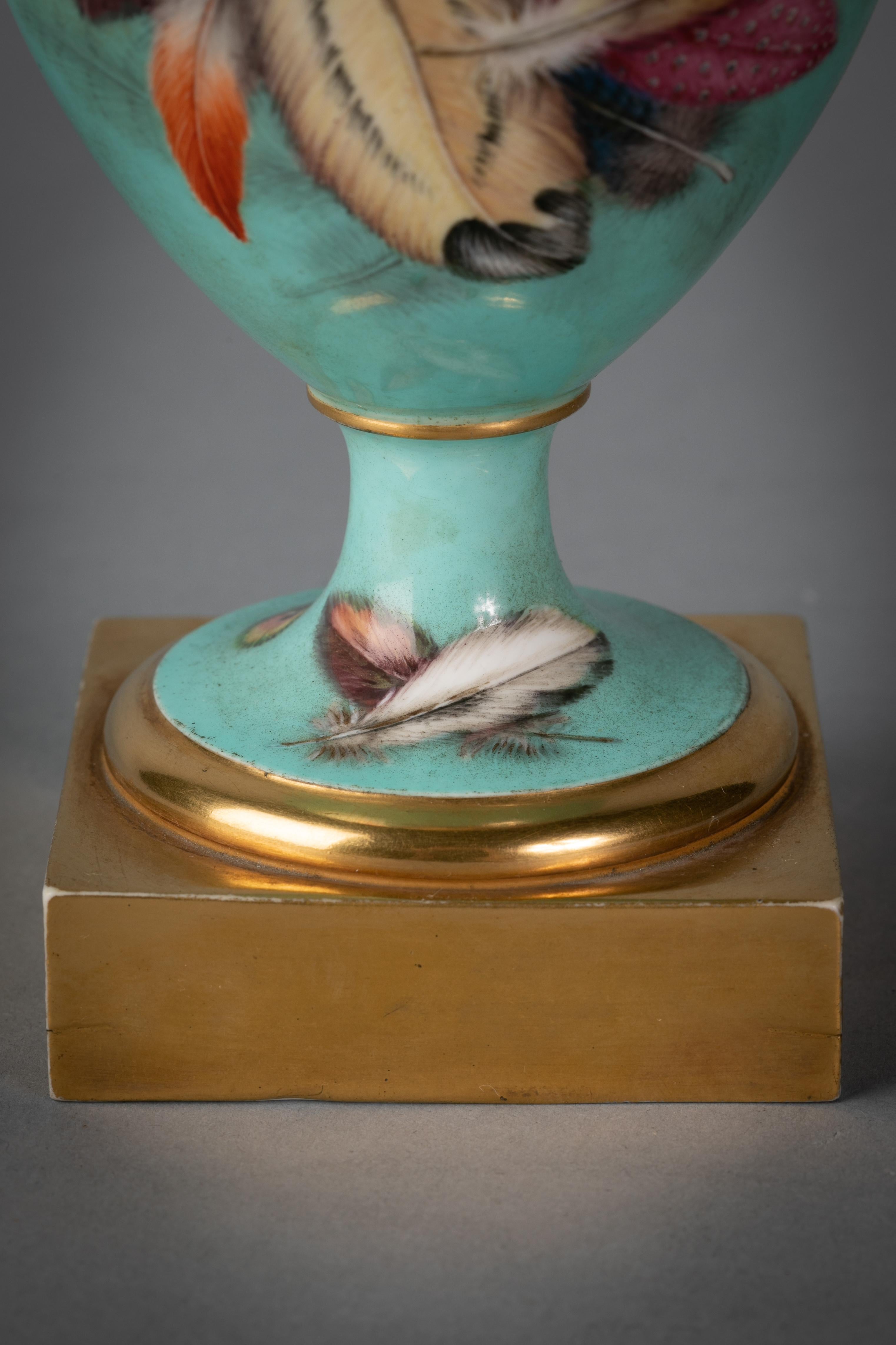 Small English Porcelain Two-Handled Vase with Feathers, Minton, circa 1840 For Sale 2