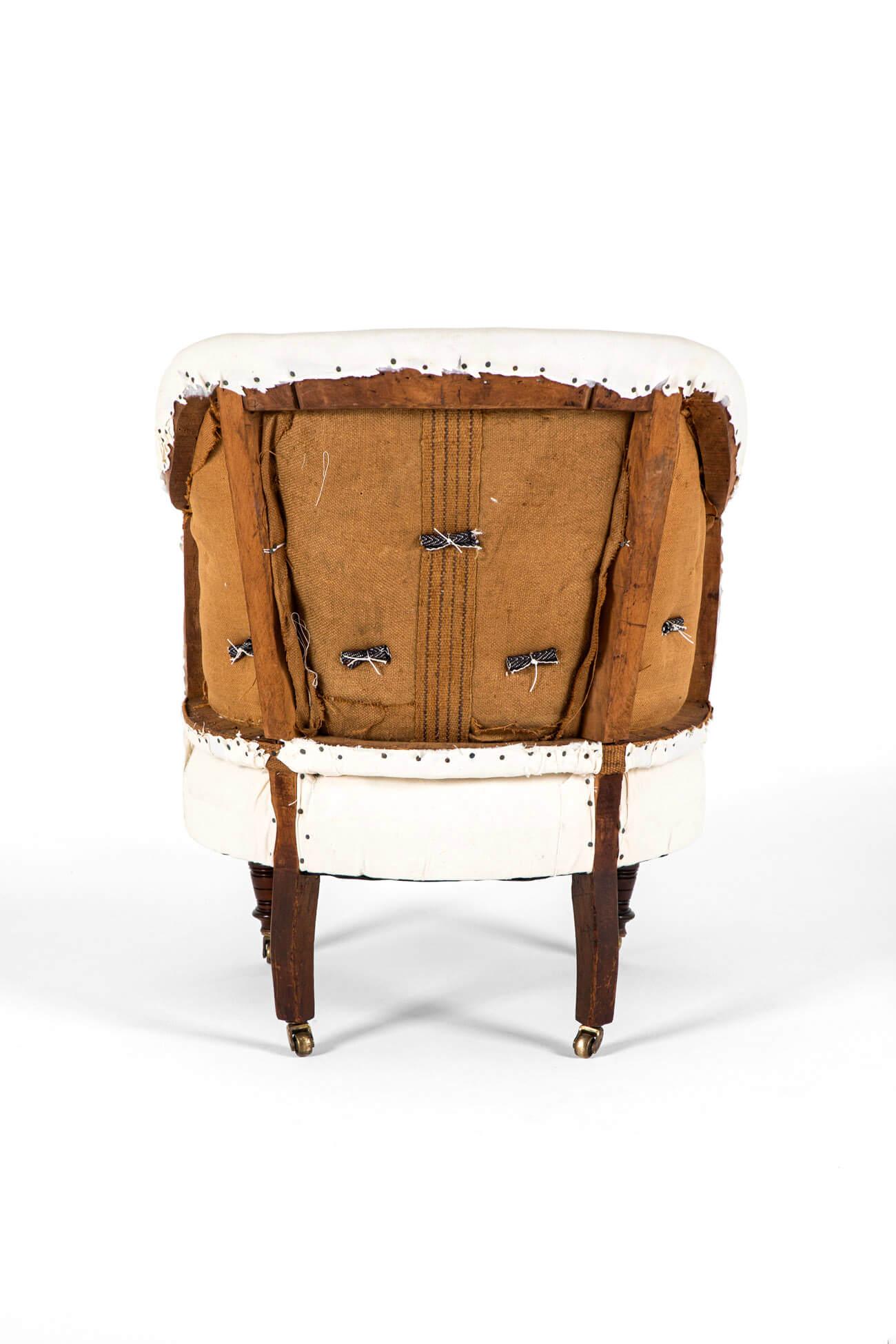 Pequeña silla inglesa victoriana deconstruida para el dormitorio Hecho a mano en venta