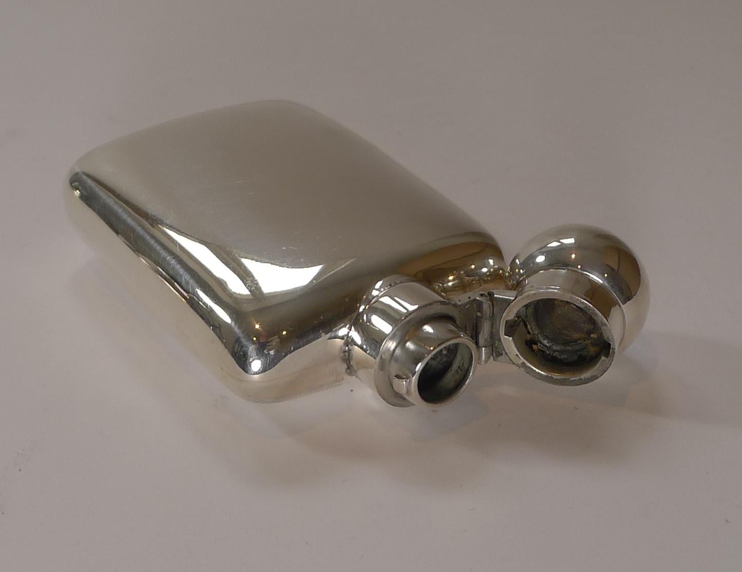 Small English Victorian Silver Spirit Flask / Hipflask, 1897 In Good Condition In Bath, GB