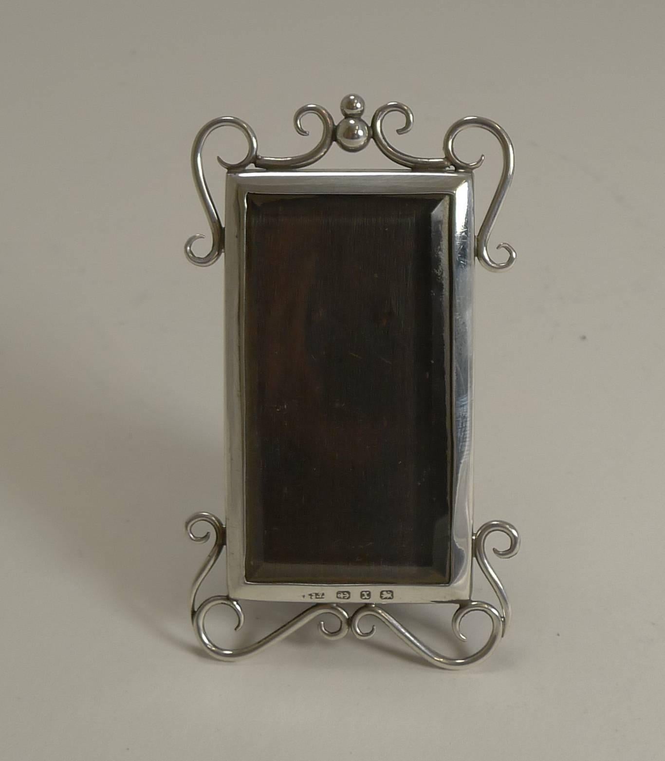 Small English Victorian Sterling Silver Photograph Frame, 1897 In Excellent Condition In Bath, GB
