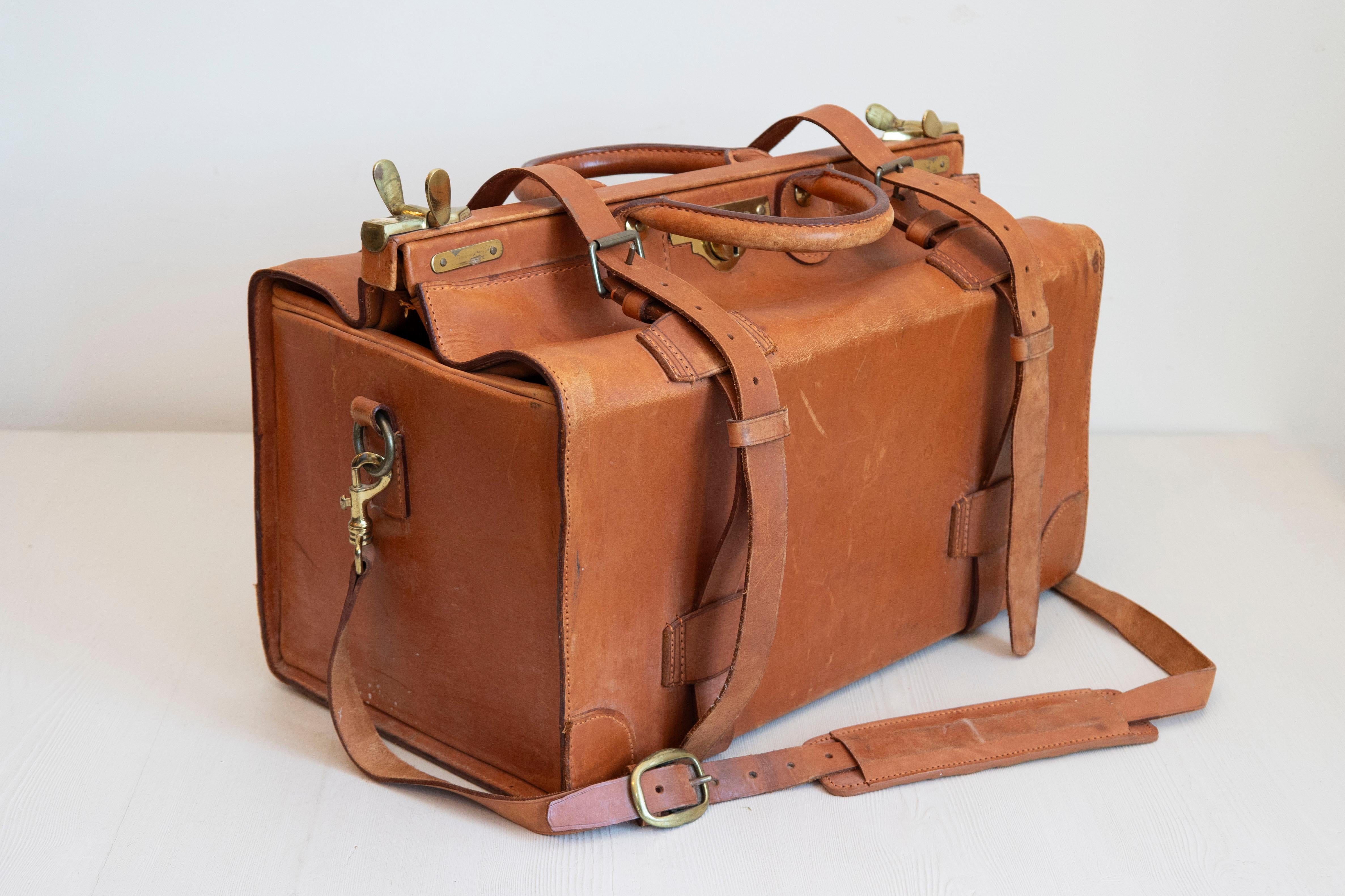 20th Century Small English Vintage Brown Leather Handmade Case with Brass Hardware For Sale