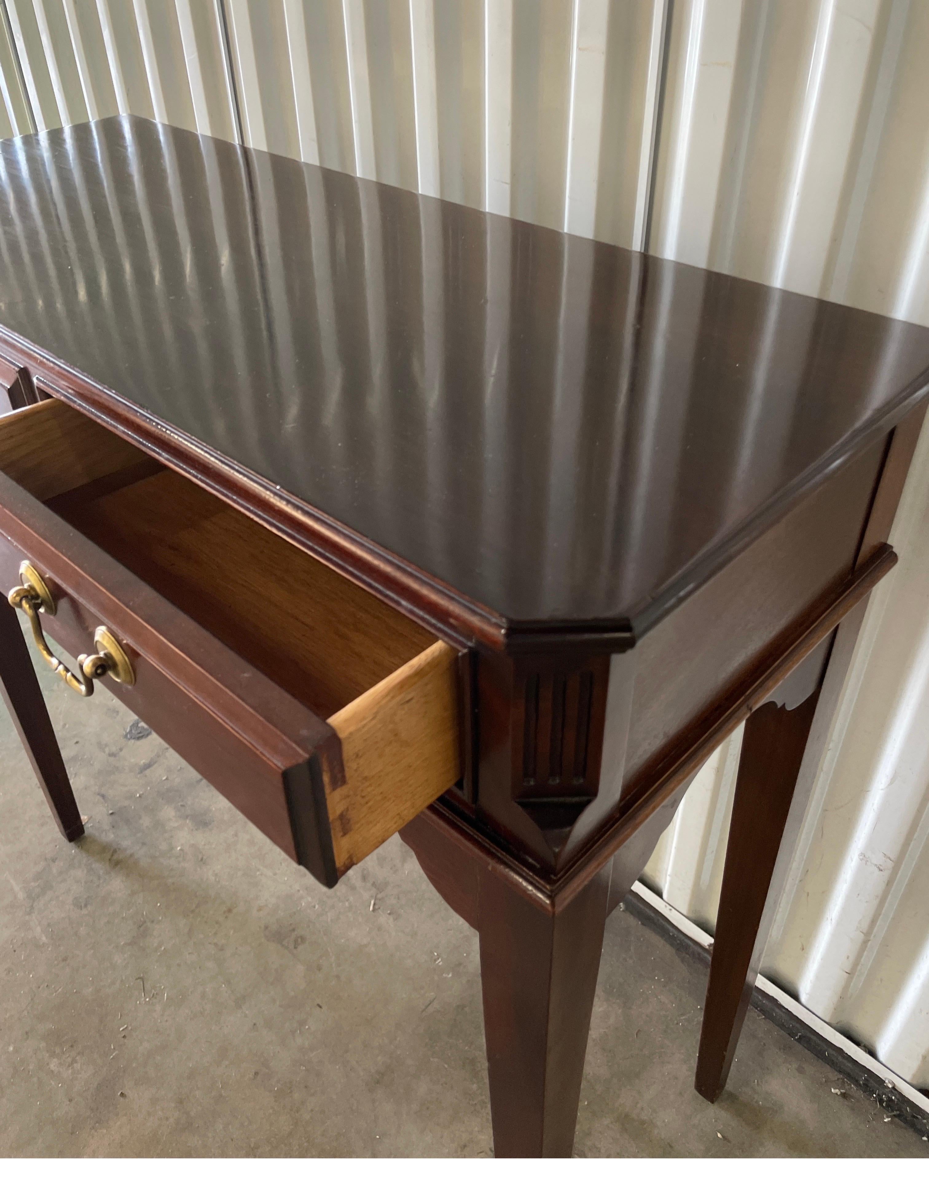 Small Entryway Mahogany Console Table In Good Condition For Sale In West Palm Beach, FL