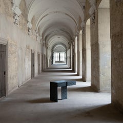 Scrivania consolle piccola Eternal Graphite W(hole) di Majbele