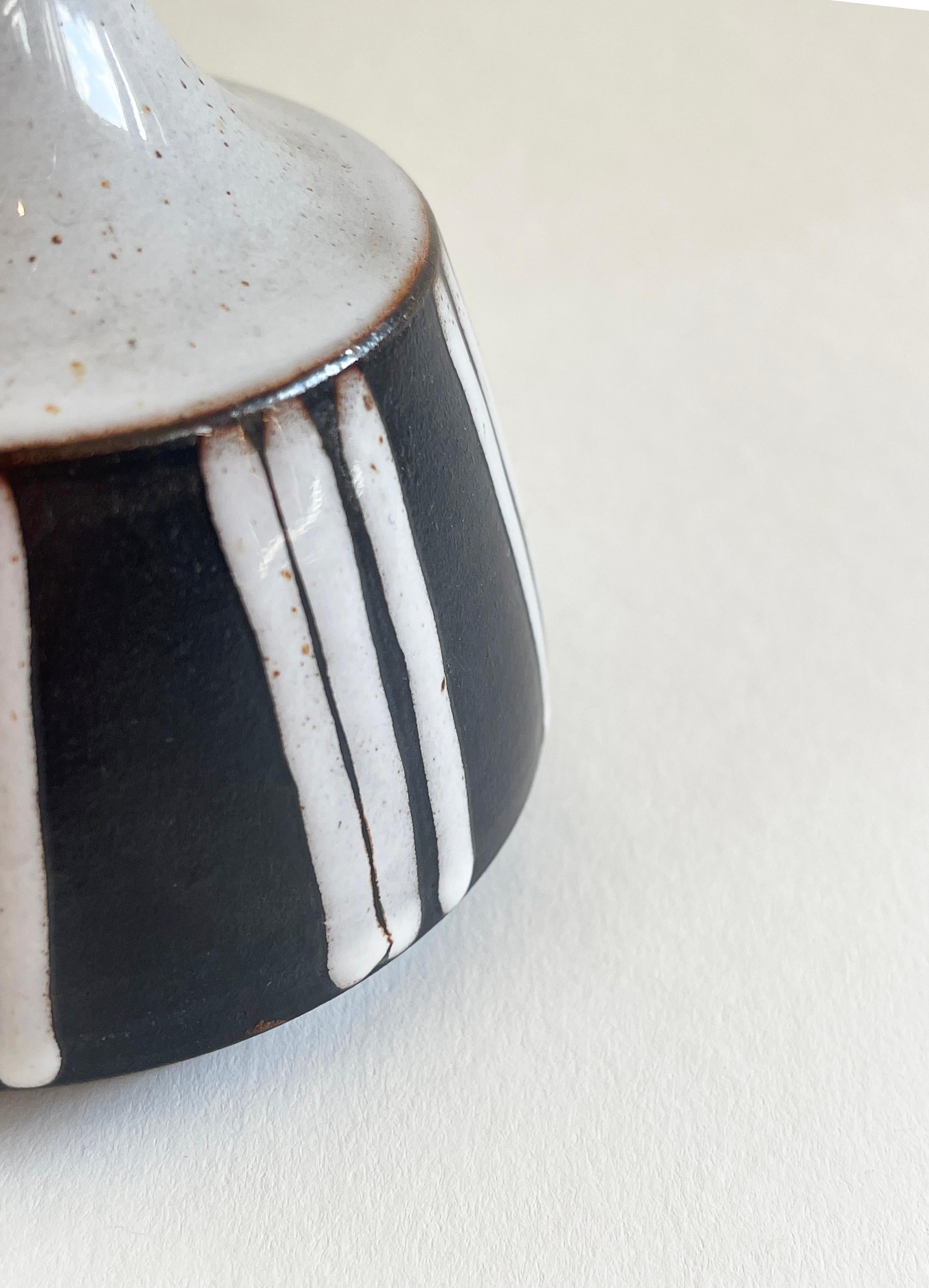 A beautiful ethnic vibe emanates from this small German studio ceramic vase.
Made around 1970, this vase is one-of-a-kind made and signed by BS Goslar.
The beige areas including the stripes are glossy and lightly ''sprinkled''.
The dark brown areas