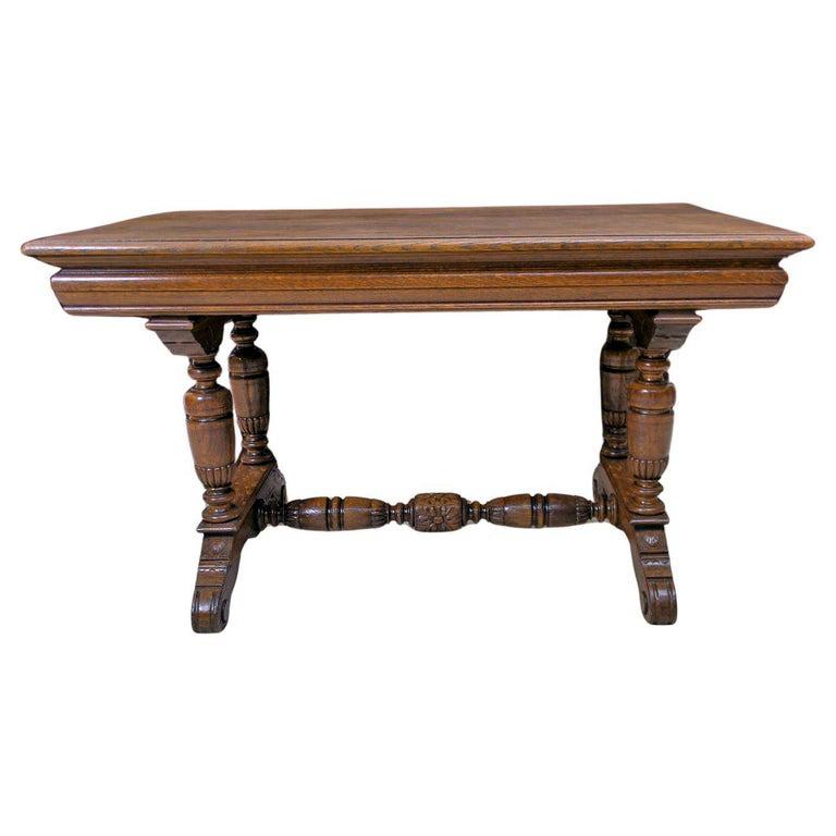Kleiner europäischer Esstisch oder Schreibtisch aus Eiche im Renaissance-Stil (Französisch) im Angebot