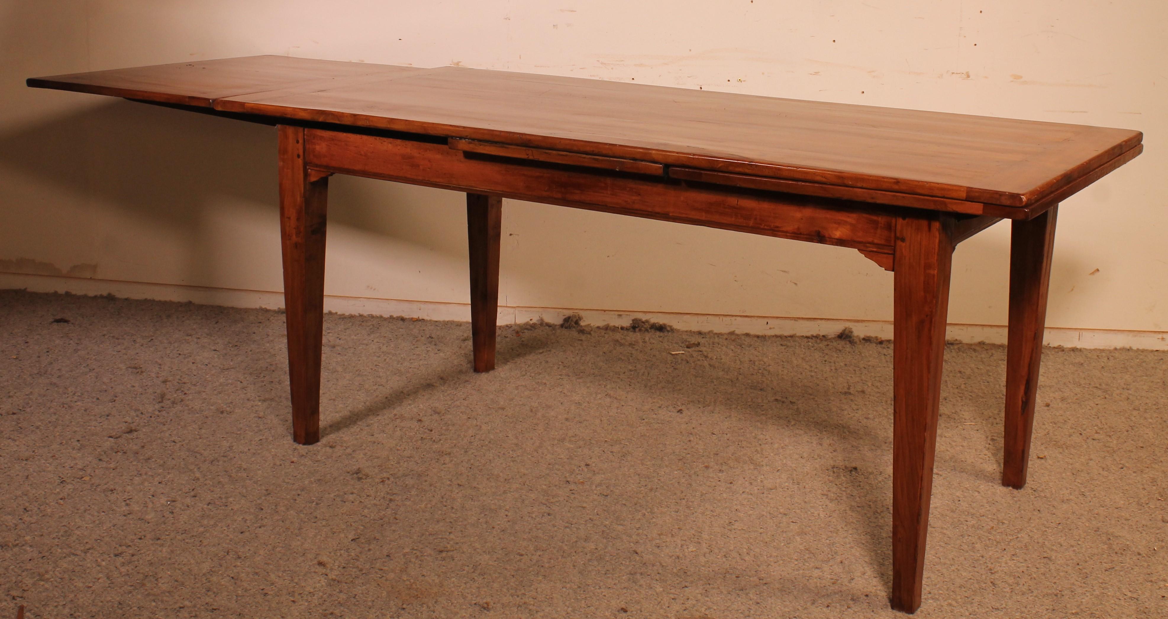 Small Extendable Table in Cherry Wood from the 19th Century For Sale 5