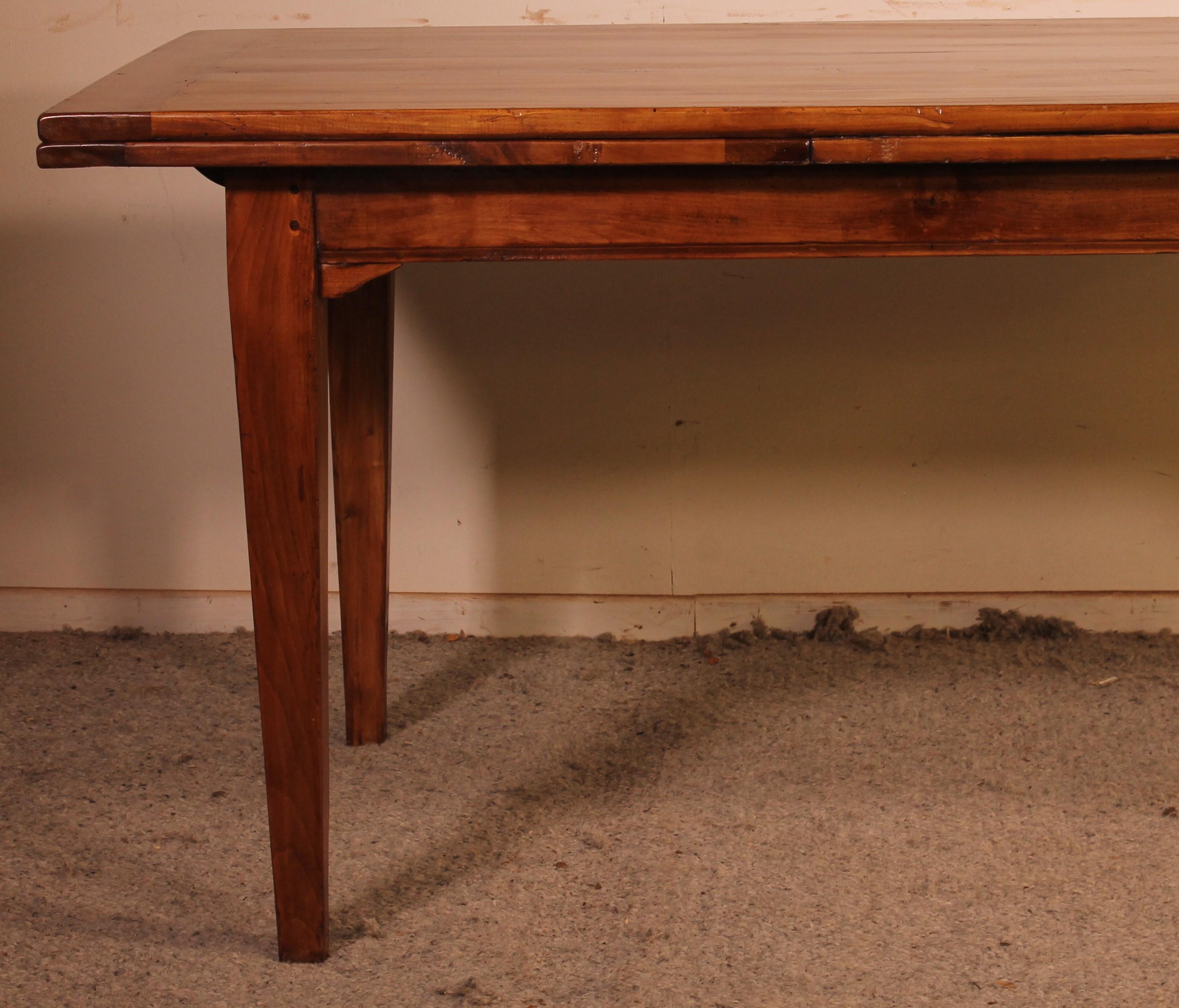 Small Extendable Table in Cherry Wood from the 19th Century For Sale 8