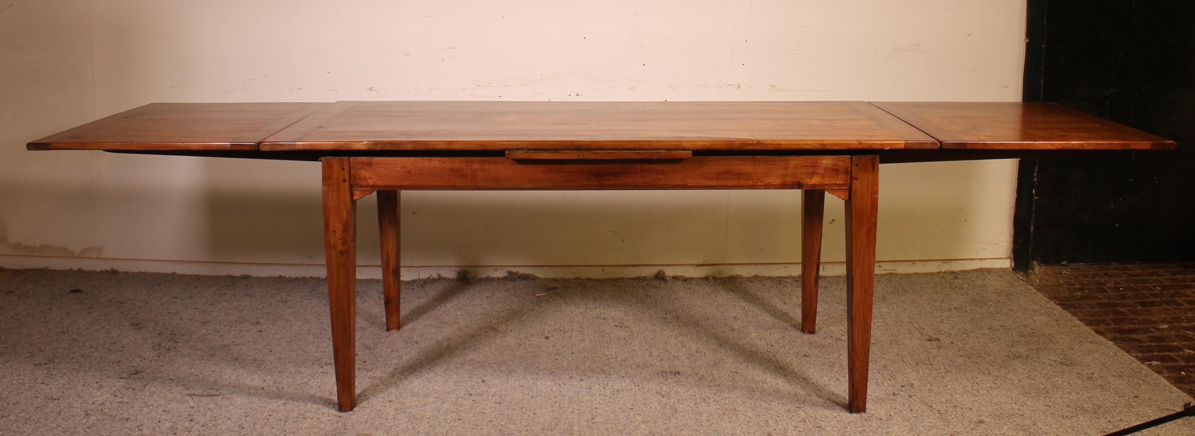 Louis Philippe Small Extendable Table in Cherry Wood from the 19th Century For Sale