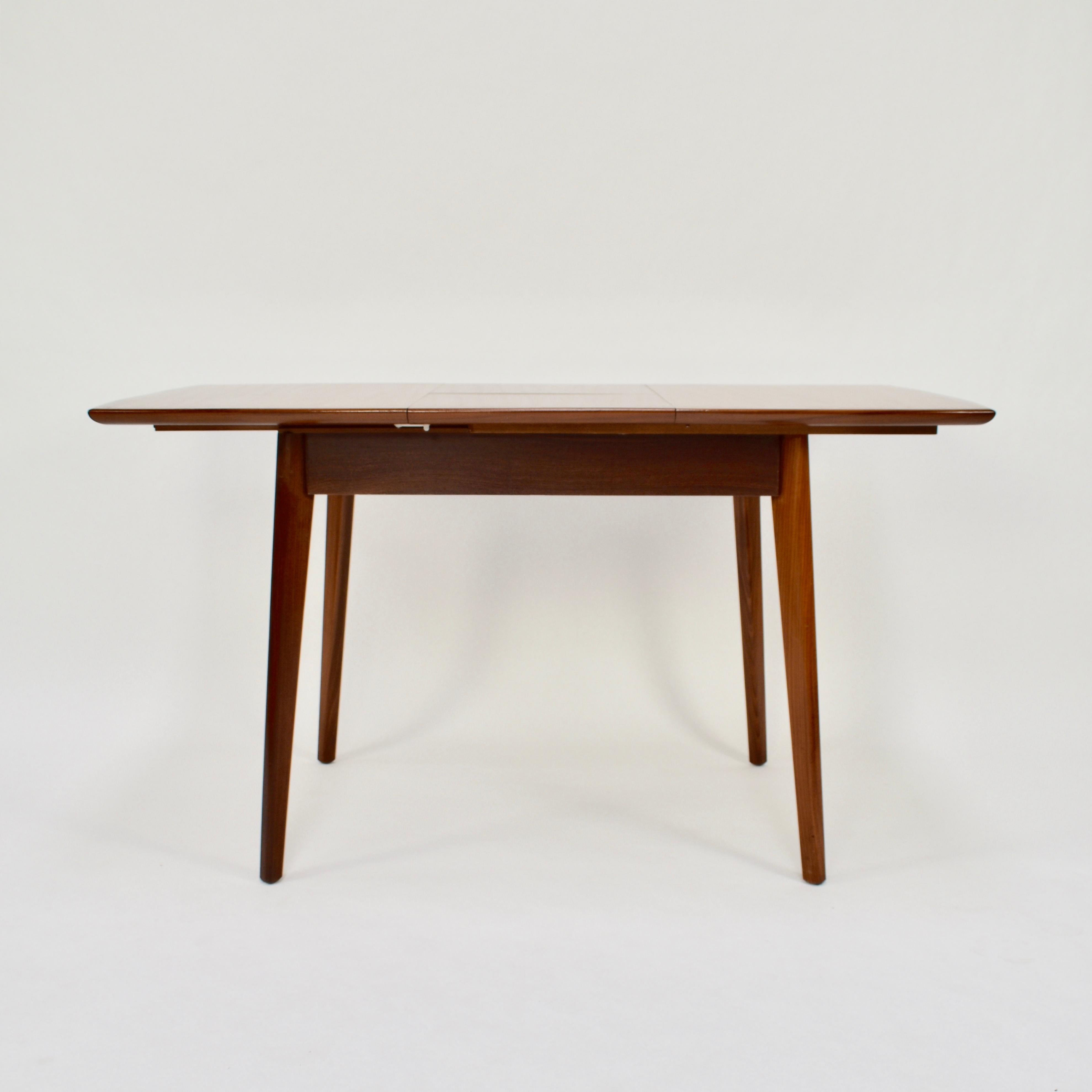Small Extractable Teak Dining Table by Louis van Teeffelen, Netherlands, 1960 In Good Condition In Pijnacker, Zuid-Holland