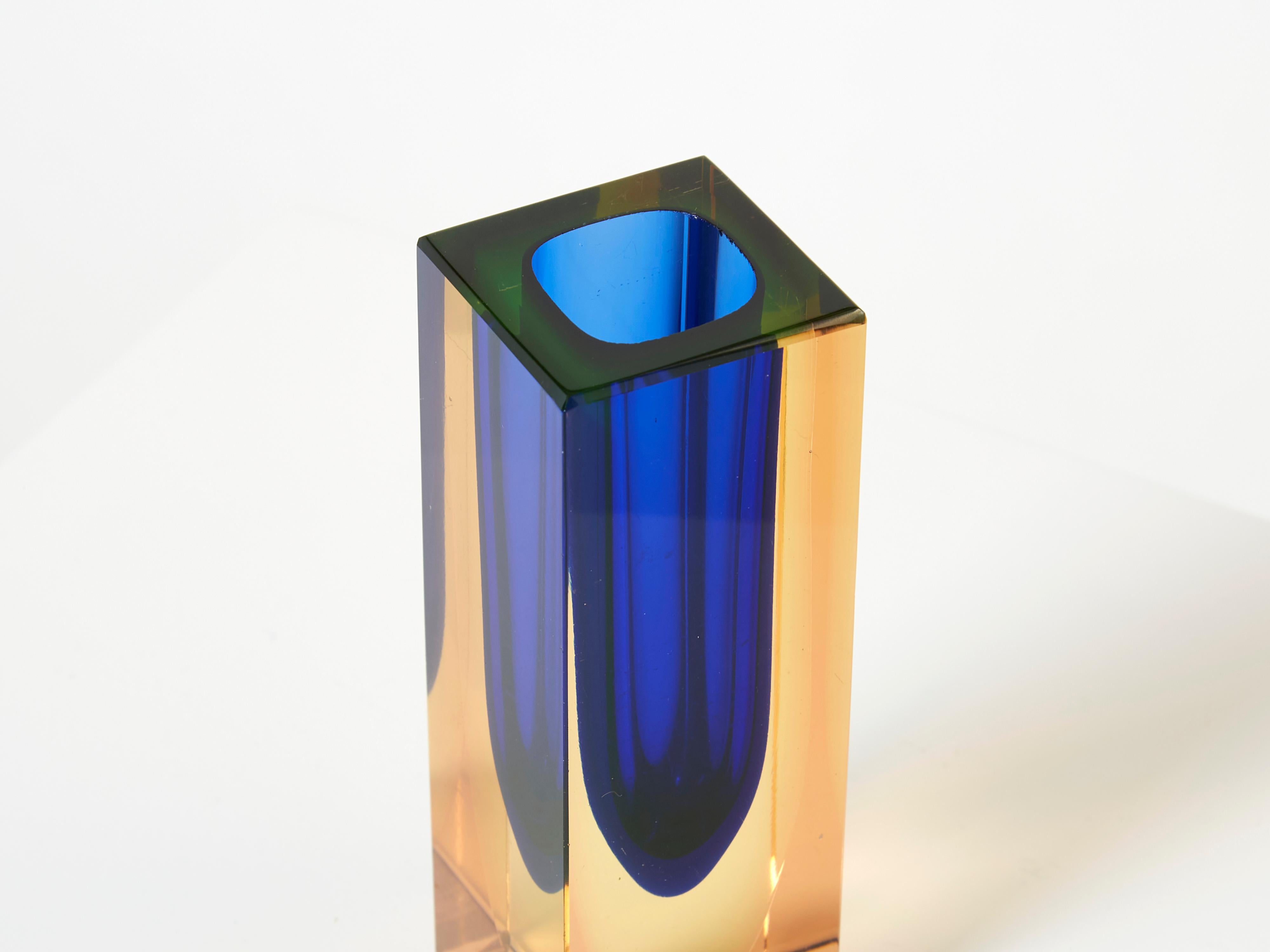 Facettierte Vase aus dreifarbigem Sommerso-Muranoglas, 1970er Jahre im Zustand „Gut“ im Angebot in Paris, IDF