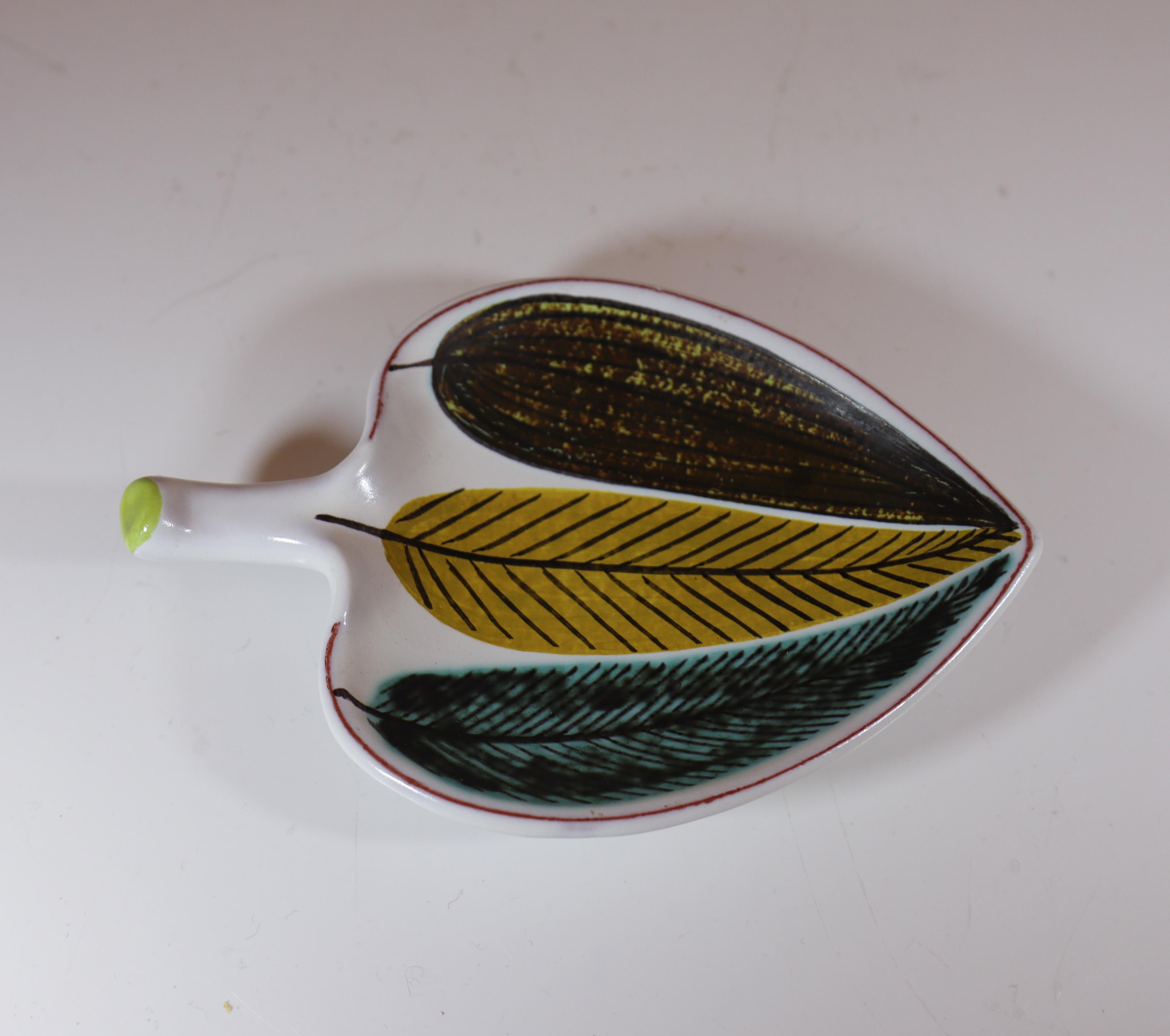 Fayence-Schale mit Blättern – Stig Lindberg – Gustavsberg Studio – Mitte des 20. Jahrhunderts im Angebot 1