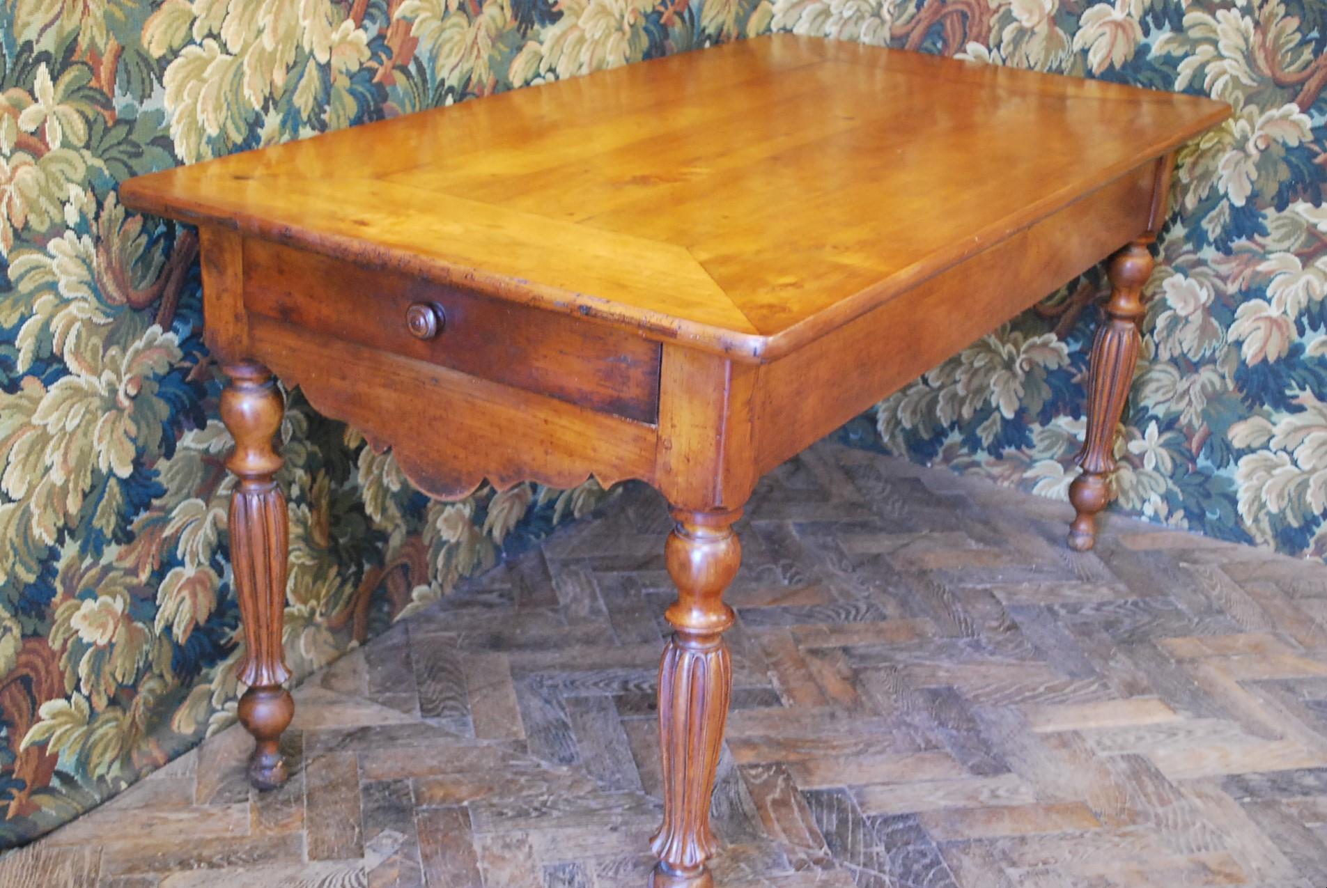 Small farmhouse cherry wood table In Good Condition In Cheltenham, GB