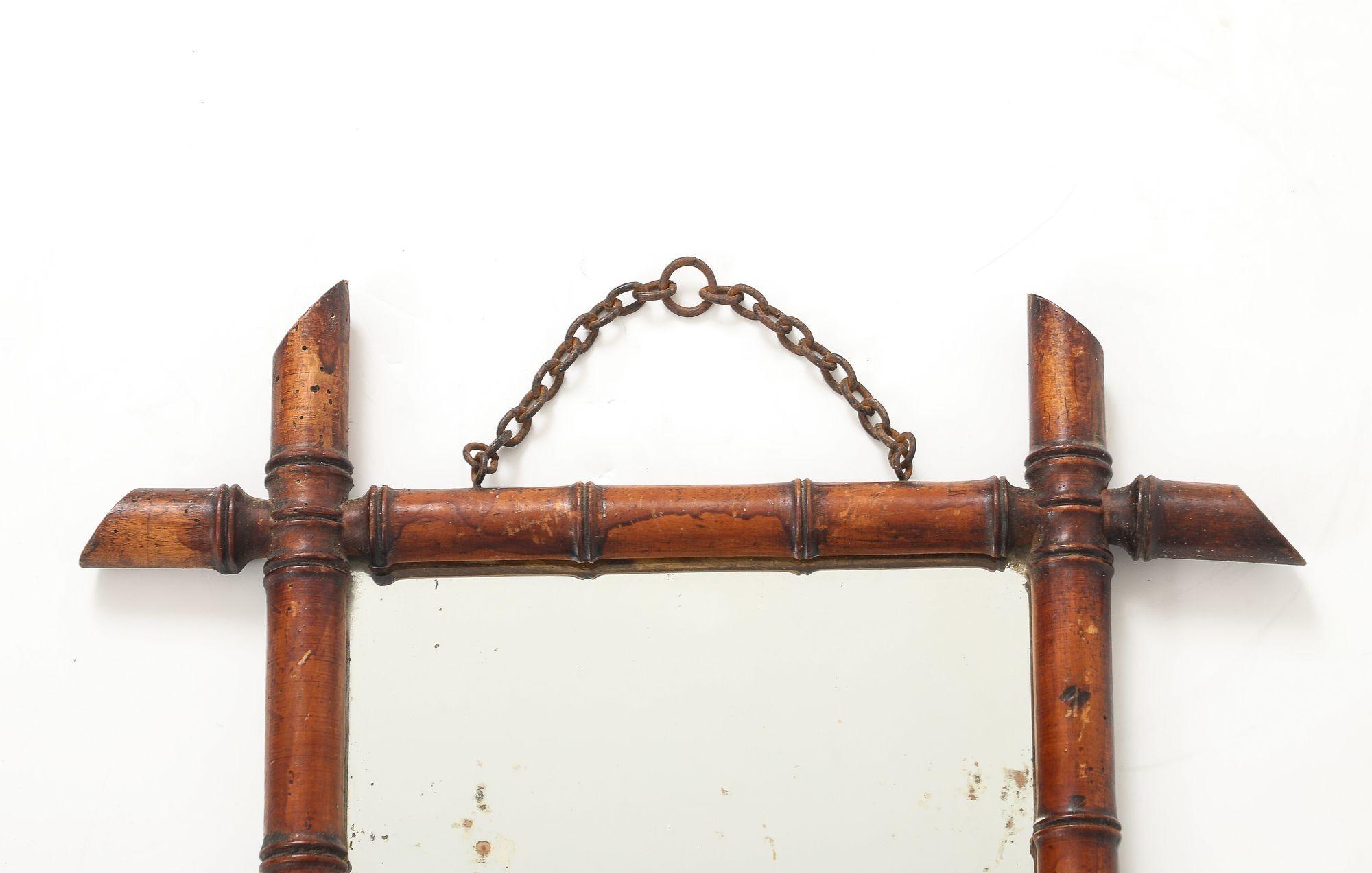 Espejo pequeño con marco tallado de imitación de bambú, Inglaterra Años 40 Inglés en venta