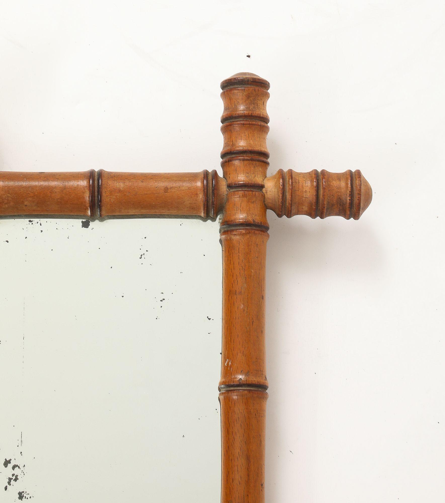 Anglais Petit miroir à cadre sculpté en faux bambou, Angleterre, années 1940 en vente