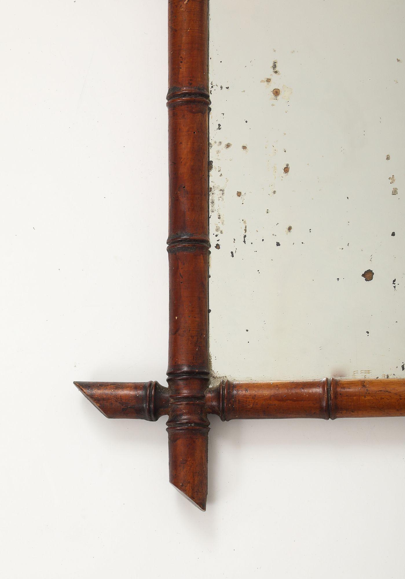 Espejo pequeño con marco tallado de imitación de bambú, Inglaterra Años 40 principios del siglo XX en venta